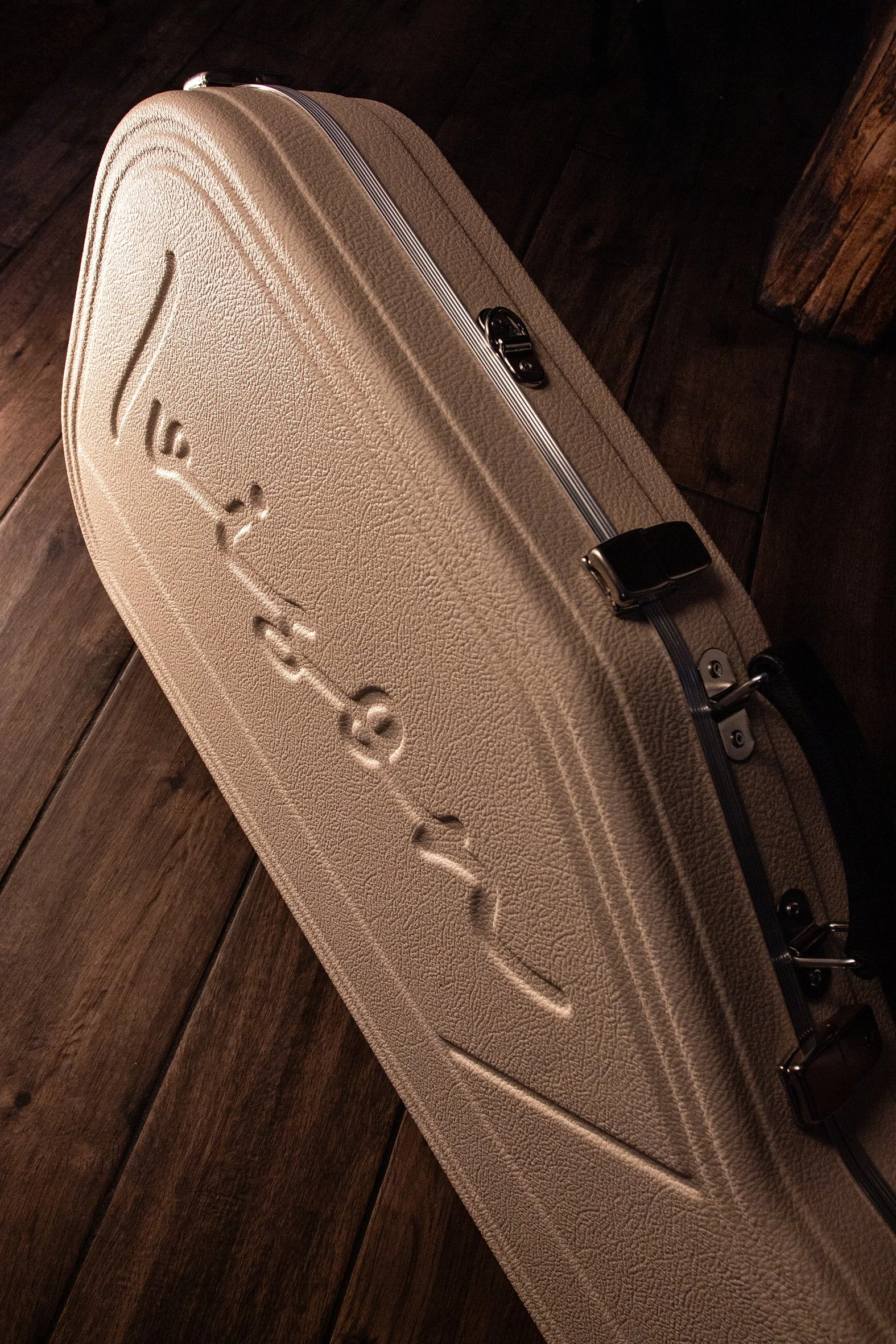 Ivison Guitars_Hiscox_1.jpg