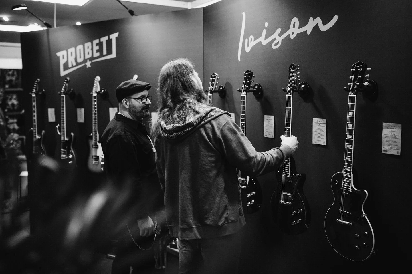 Well, I thought I&rsquo;d dodged it but, alas, I&rsquo;ve been crocked this week with post-show sniffles&hellip;BUT&hellip;.a very small price to pay to spend the weekend with a room full of fine, guitar addicted folks, some great pals and 3 UK luthi