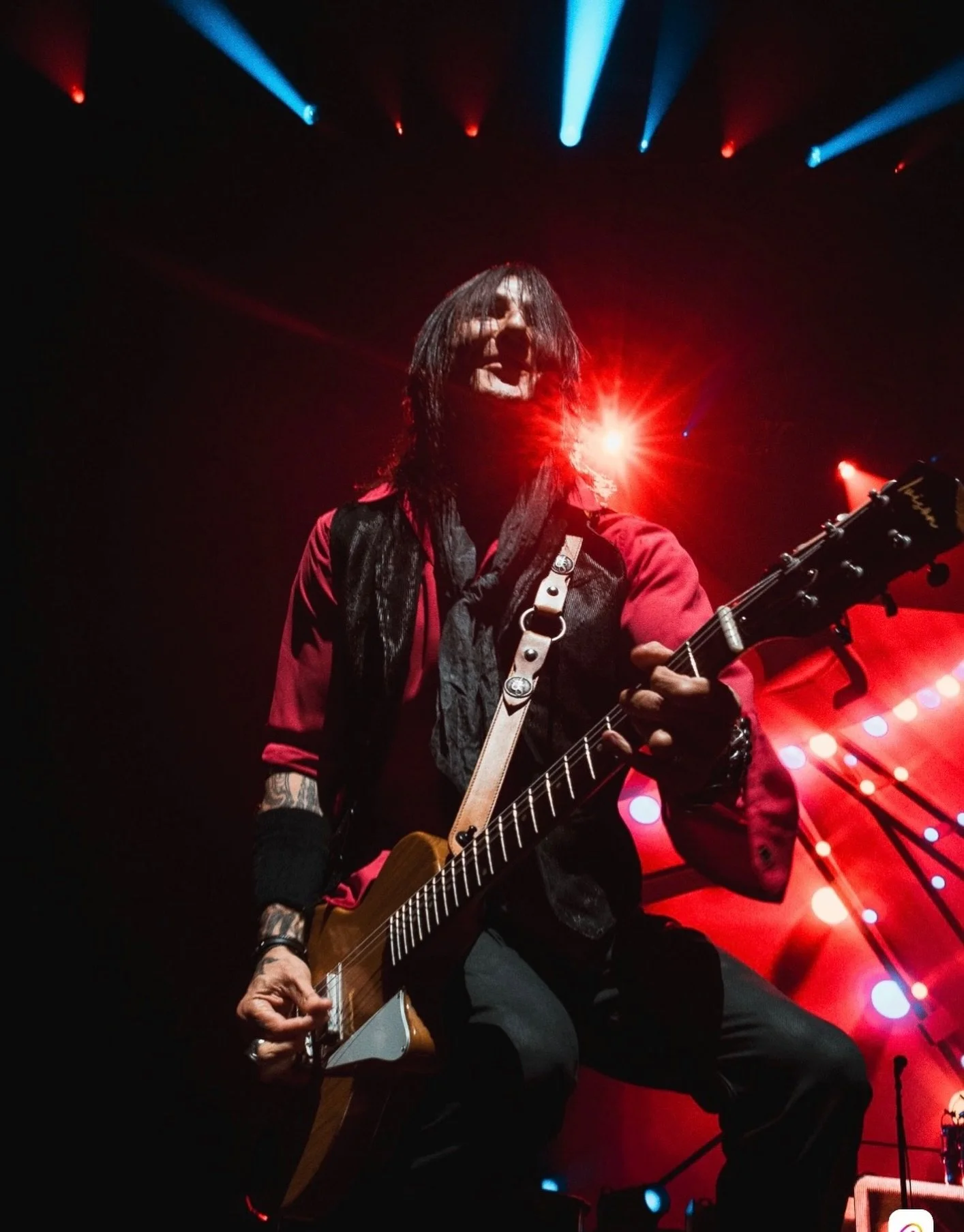 @4tus rocking his Korina Dakota One at Hard Rock Live, Florida with @gunsnroses 🔥

#gunsnroses #richardfortus #ivisonguitars #hardrockcaf&eacute;