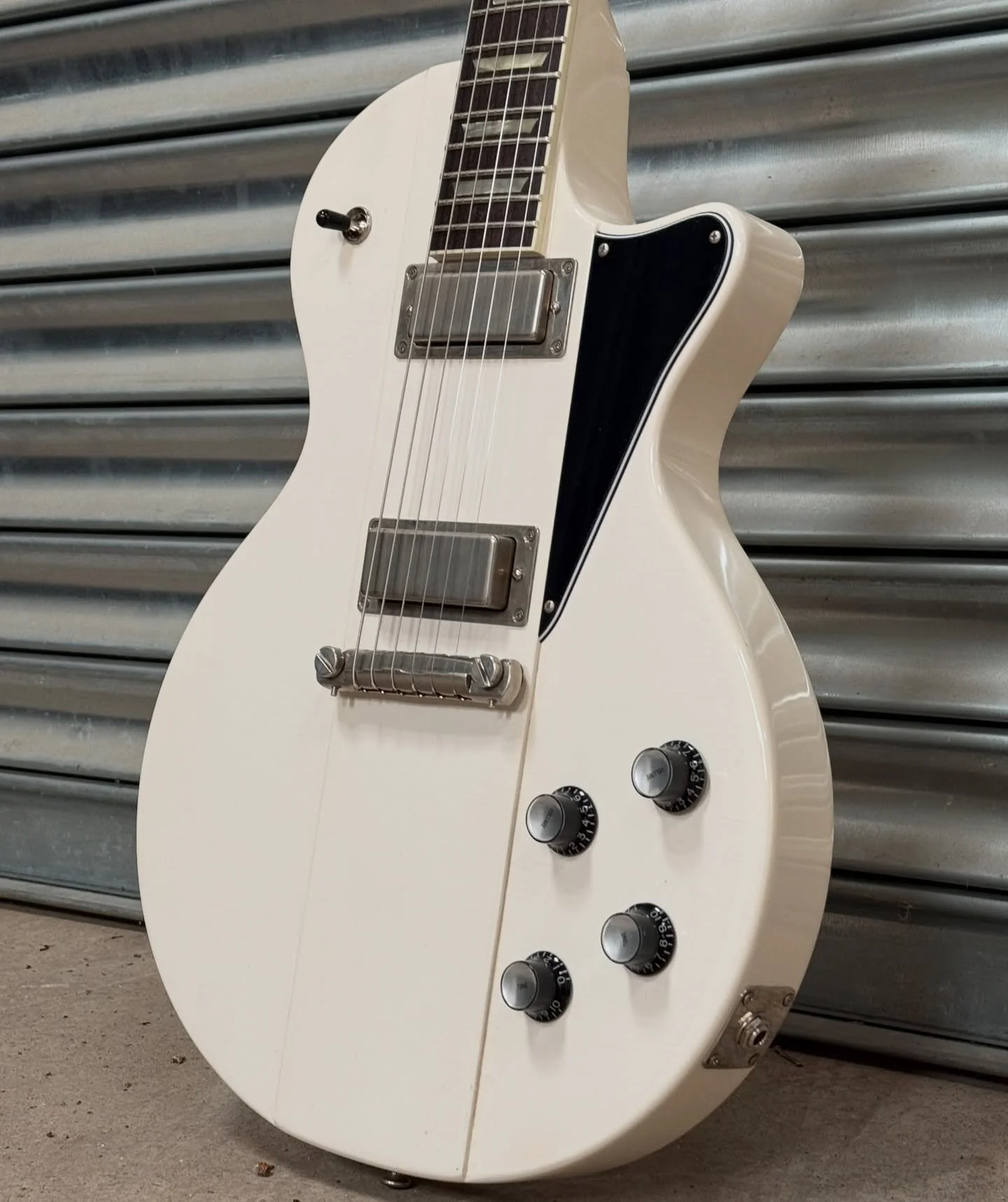 Dakota Standard in lightly aged Polaris White 🔥

This one is a rarity in that it&rsquo;s available to purchase direct from the workshop now! Head over to the website to check it out!