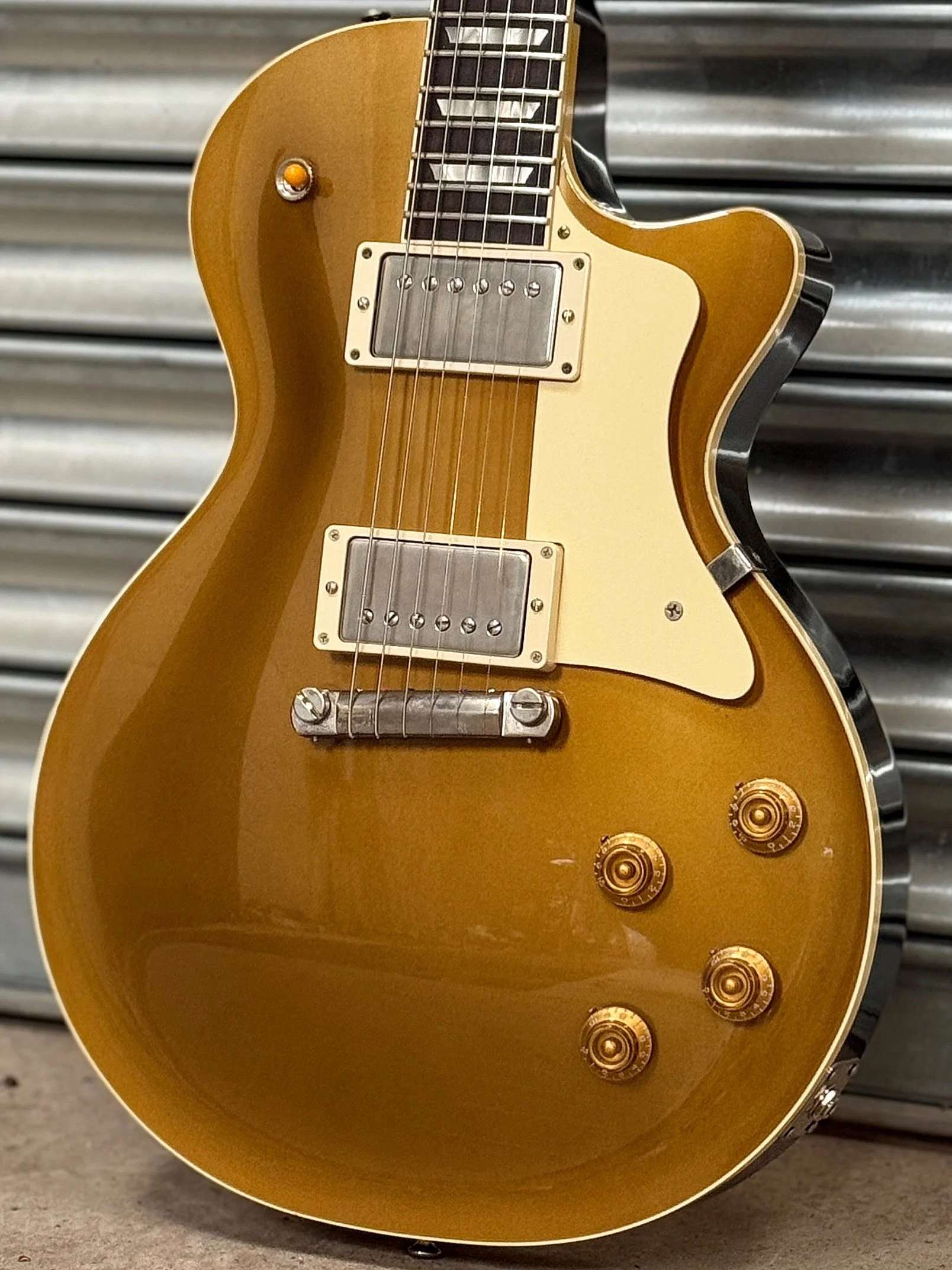 Hurricane &lsquo;57 to round off the week! 🔥🔥

#ivisonguitars #hurricane #goldtop
