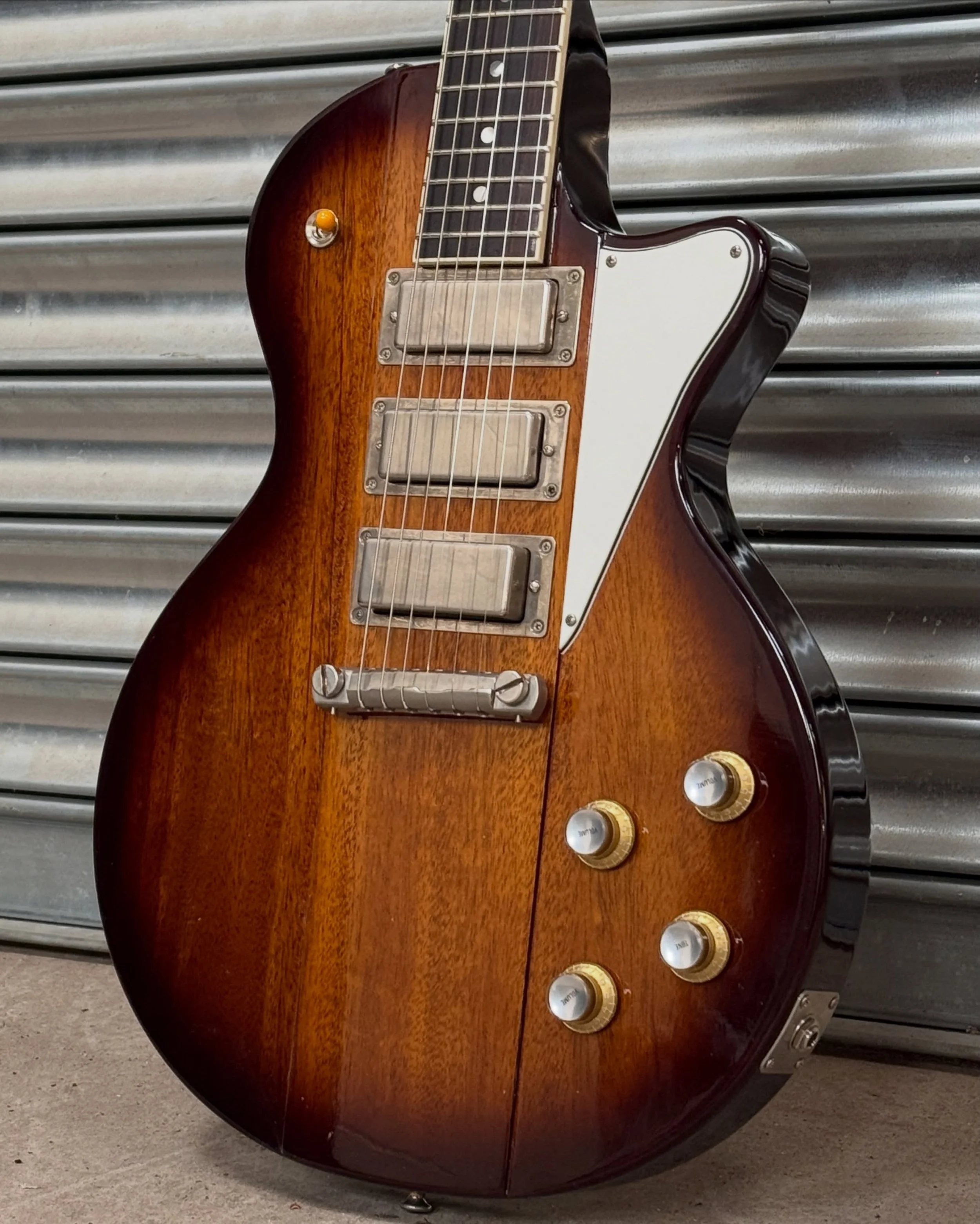 Dakota VII heading out to @racerjimmy of @rumoursoffleetwoodmac very soon! 

#ivisondakota #ivisonguitars #rumoursoffleetwoodmac