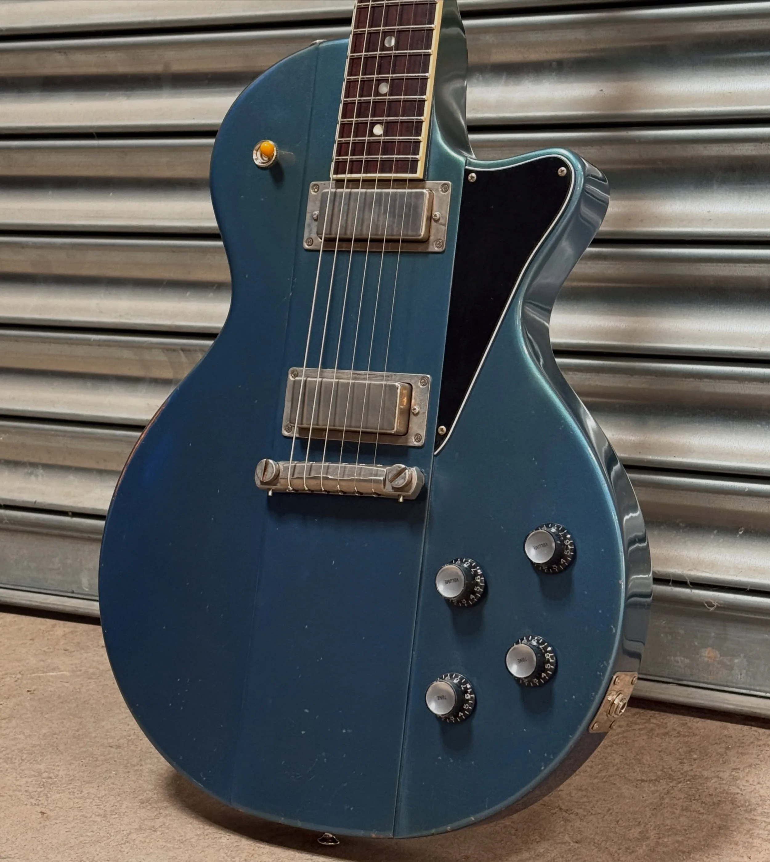 Dakota Standard // Heavy Aged Dark Pelham Blue heading to @tim_forster_guitars very soon&hellip;

#ivisonguitars #ivisondakota #dakota #pelhamblue