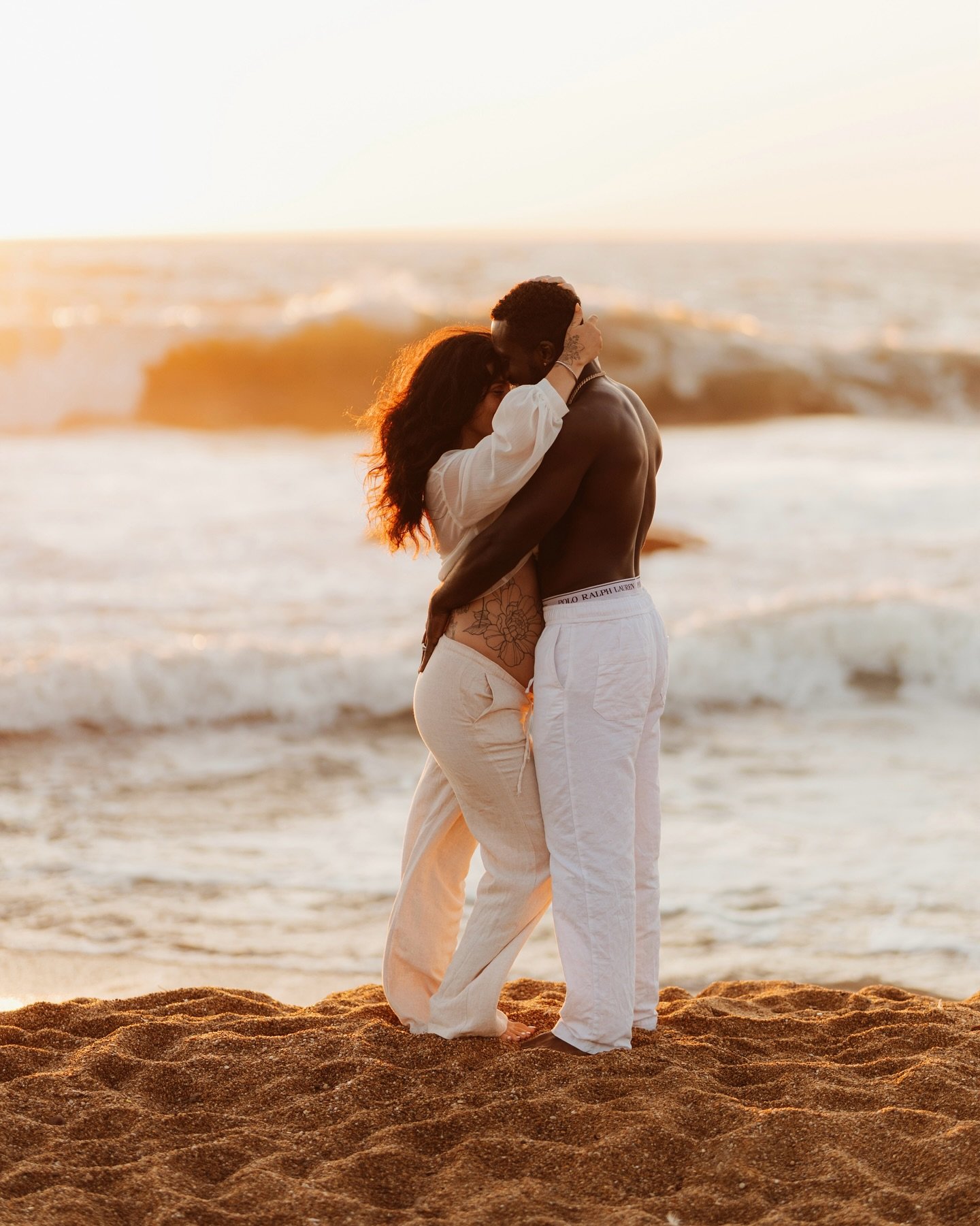 Et bient&ocirc;t je serai nostalgique de ne plus rentrer chez moi les pieds pleins de sable sous 25 degr&eacute;s 🫠

.

#photographevend&eacute;e #photographenantes #seancephoto #s&eacute;ancecouple #maternityphotoshoot #vend&eacute;e #sigmafrance #
