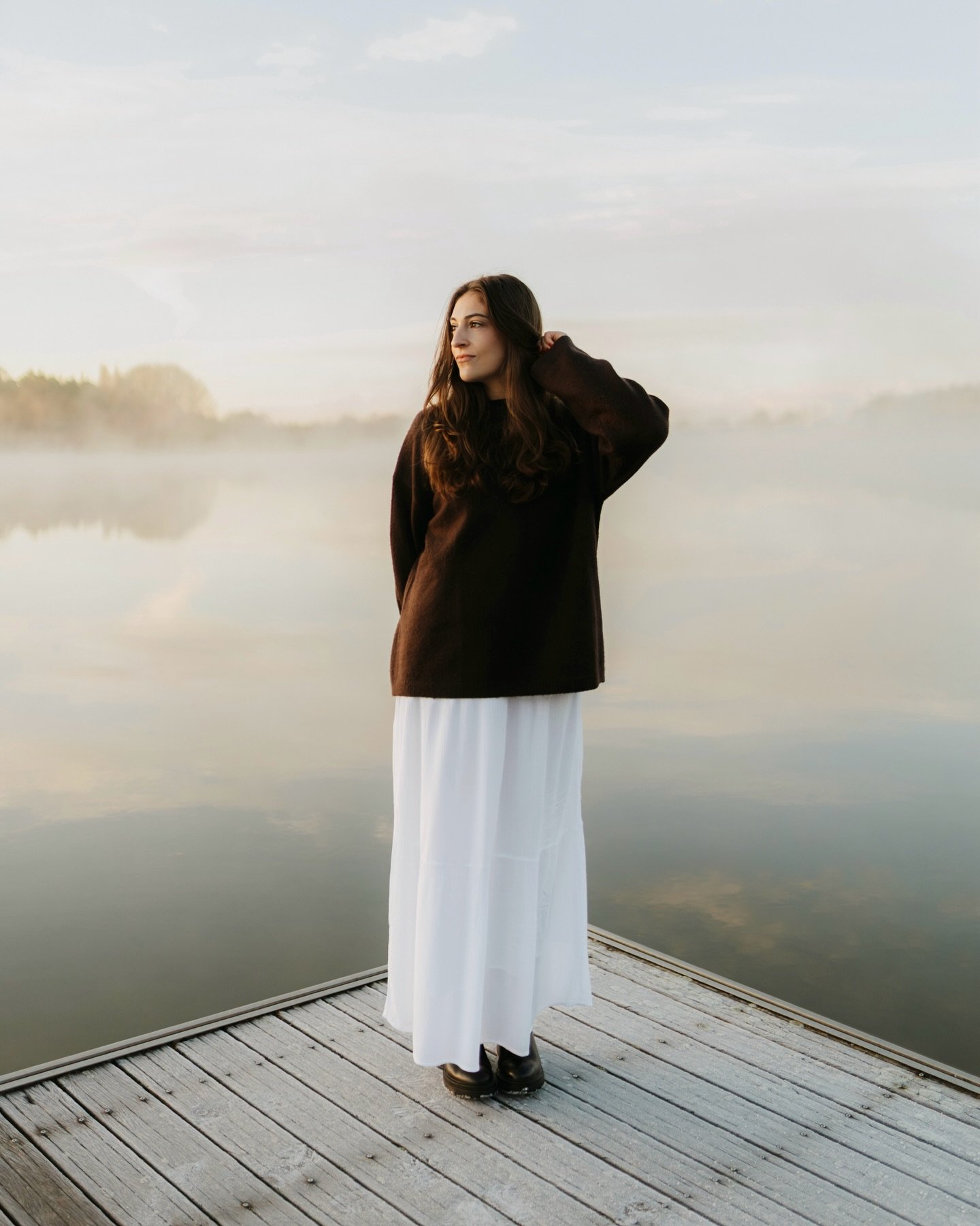 Rien ne vaut les shootings &agrave; l&rsquo;aurore : pas un chat &agrave; l&rsquo;horizon, une lumi&egrave;re enveloppante et la promesse d&rsquo;une belle journ&eacute;e 🌅 (&ccedil;a vaut le coup m&ecirc;me avec 3 degr&eacute;s au compteur)

.

#ph