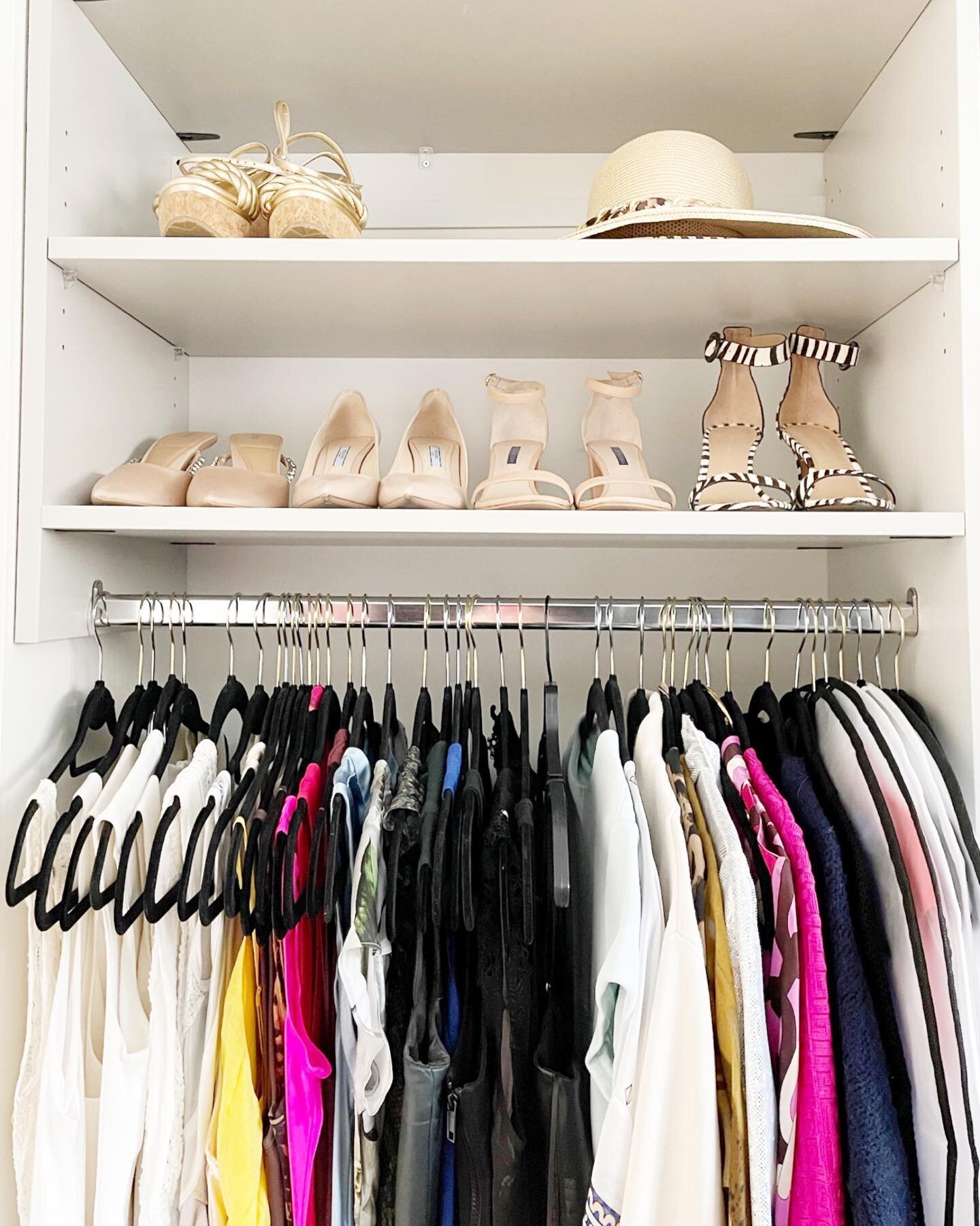 Good morning 😀

Closet organizing tip: 

If you are doing some closet decluttering this spring, maybe also consider decluttering those plastic hangers and switching out to something more sleek like velour hangers. They actually take up less space an