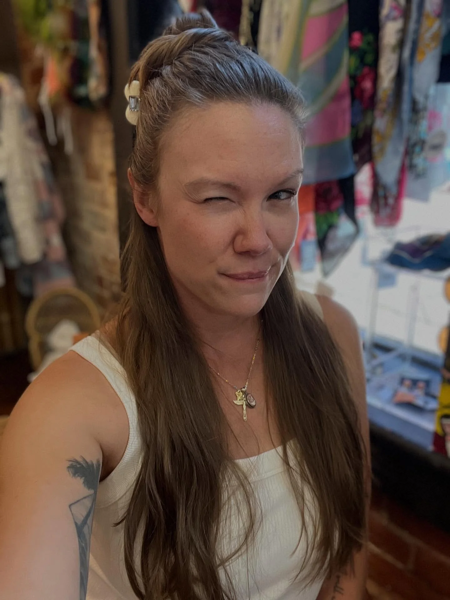Come find me by the dressing rooms @circa.vintage.shop till close! It&rsquo;s almost spooky season! #tarotcardreadersofinstagram #oraclecardreadersofinstagram #weekendtarot #messagesfromspirit #esotericknowledge #yougotthis #igotyou