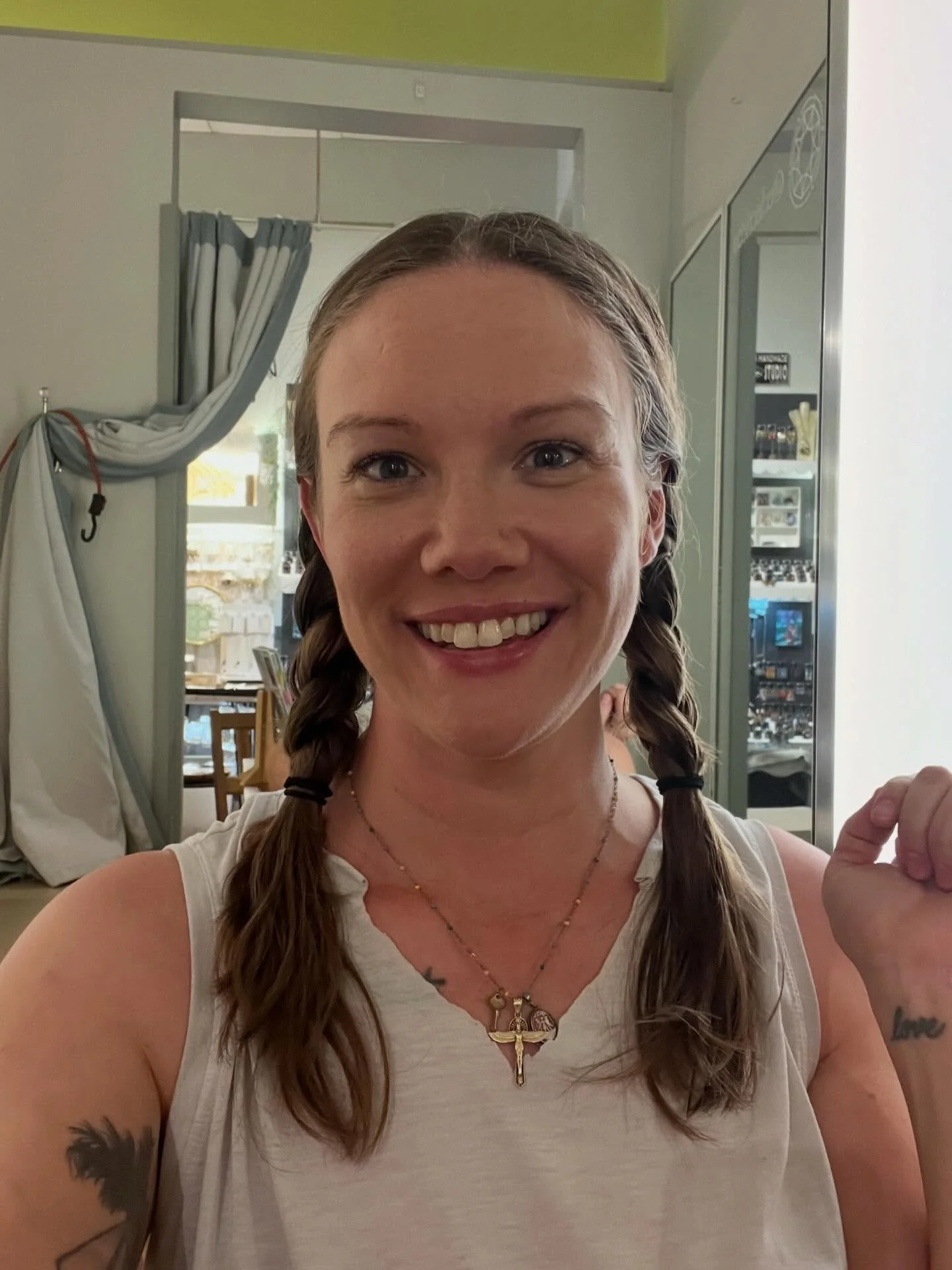 Come hang out @eclecticco._ for some Tarot readings! Here til close tonight my dudes, say hiiii #tarotcardreadersofinstagram #oraclecardreadersofinstagram #weekendtarot #trysomethingnew