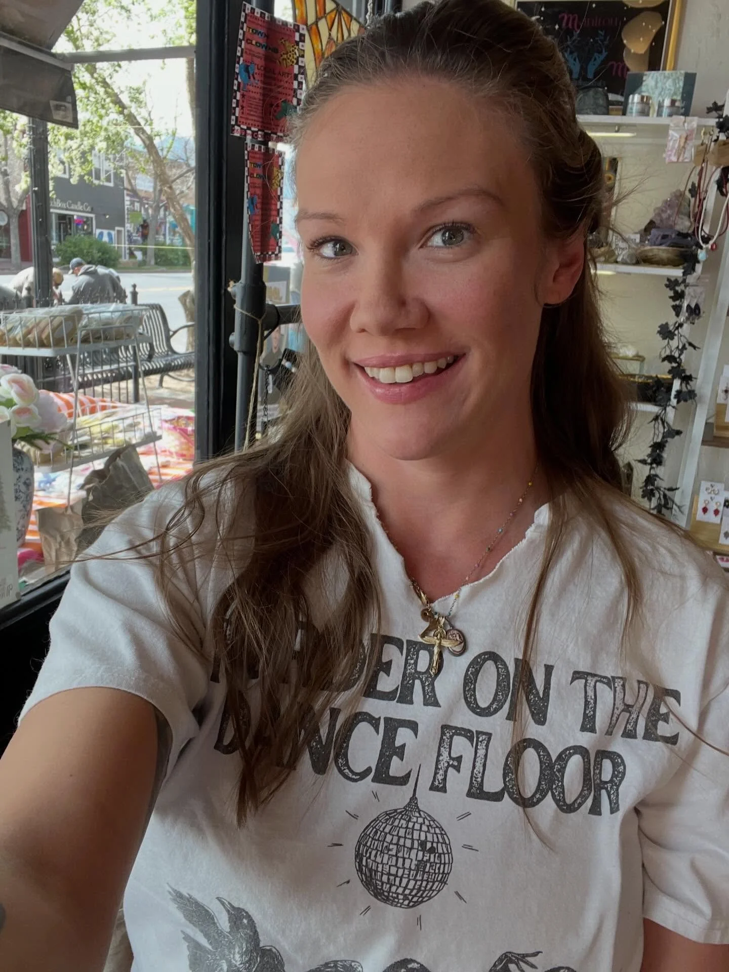 Come hang out my dudes! It&rsquo;s a beautiful day for a Tarot reading @circa.vintage.shop #tarotcardreadersofinstagram #oraclecardreadersofinstagram #weekendtarot #yougotthis #igotyou