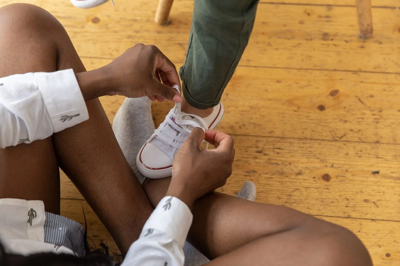 child-refusing-shoes-at-home