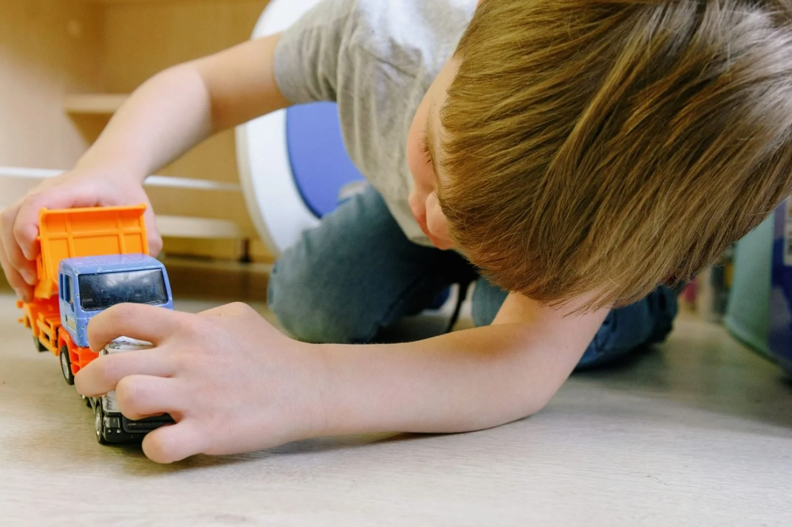 toddler-lining-up-toy-cars