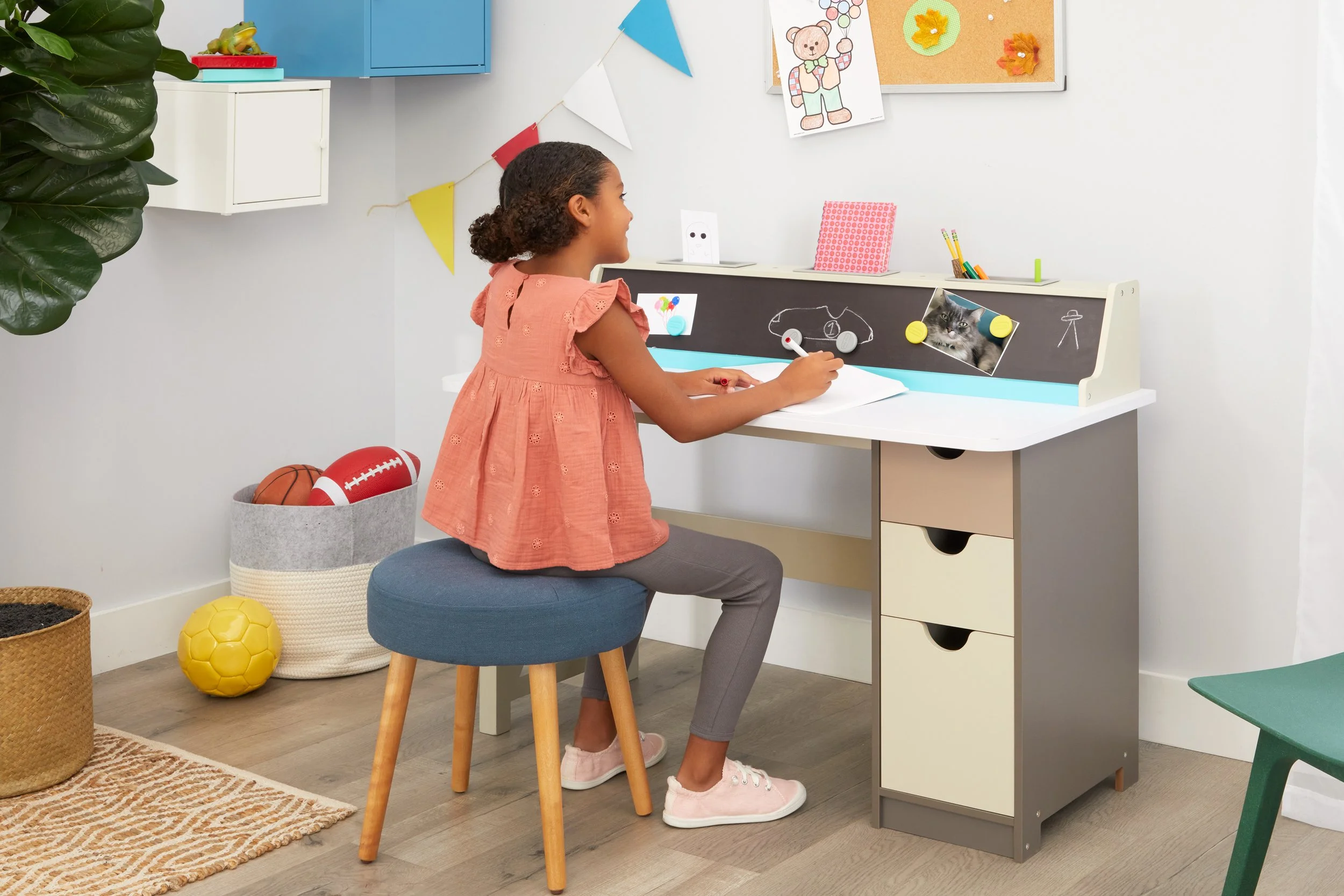 FL LT-2in1-Chalkboard-Desk-658815-F21_454-0110.jpg