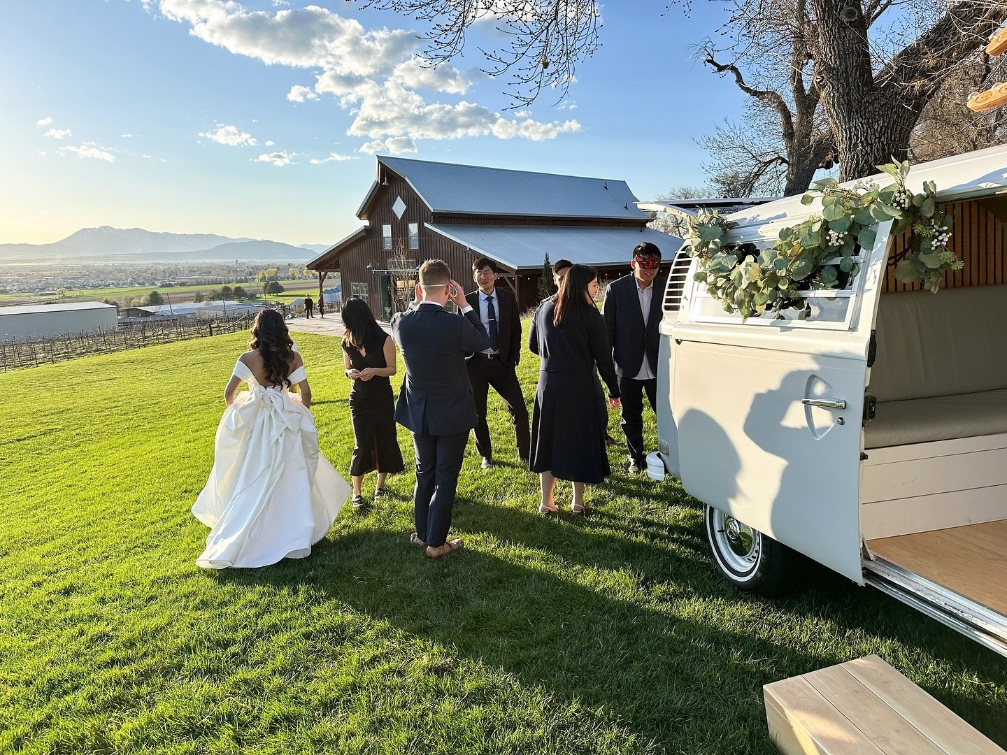 Huge shout out to @mtnaomivineyards for being so beautiful and making me feel like a photographer for having every where you look be photo worthy. 

#utahwedding #outdoorweddings #receptionideas #photoboothbus #cachevalleyutah #cachevalleywedding