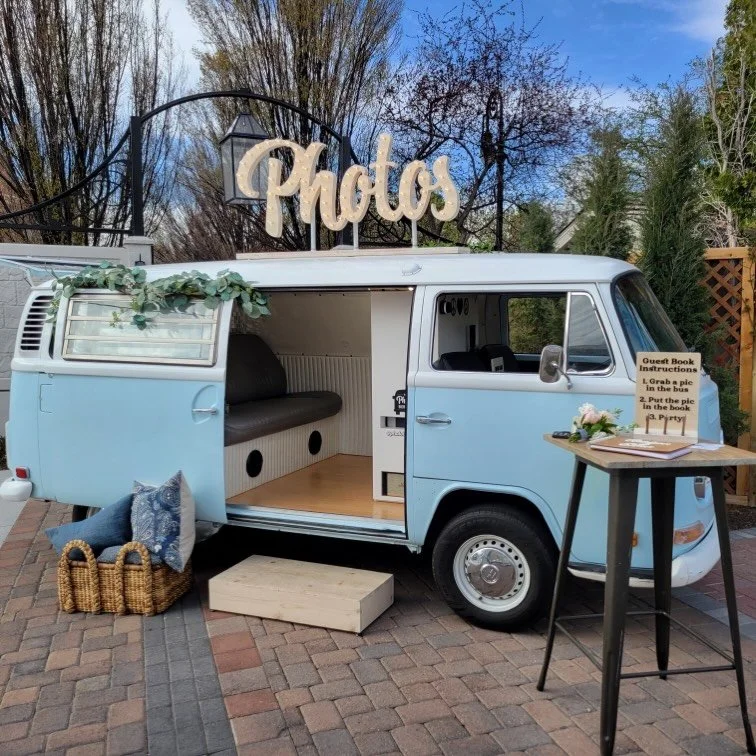 You guuuuuyyysss!!! I&rsquo;m obsessed with this set up for Stella tonight. Can you spot the personalizations Adalynn and Ethan added?
For those of you who know, our bus set up is classic and clean. Eucalyptus garland across the open door, photos sig