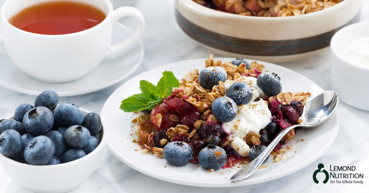 Easy High-Fiber Berry and Oat Breakfast Crumble&nbsp;