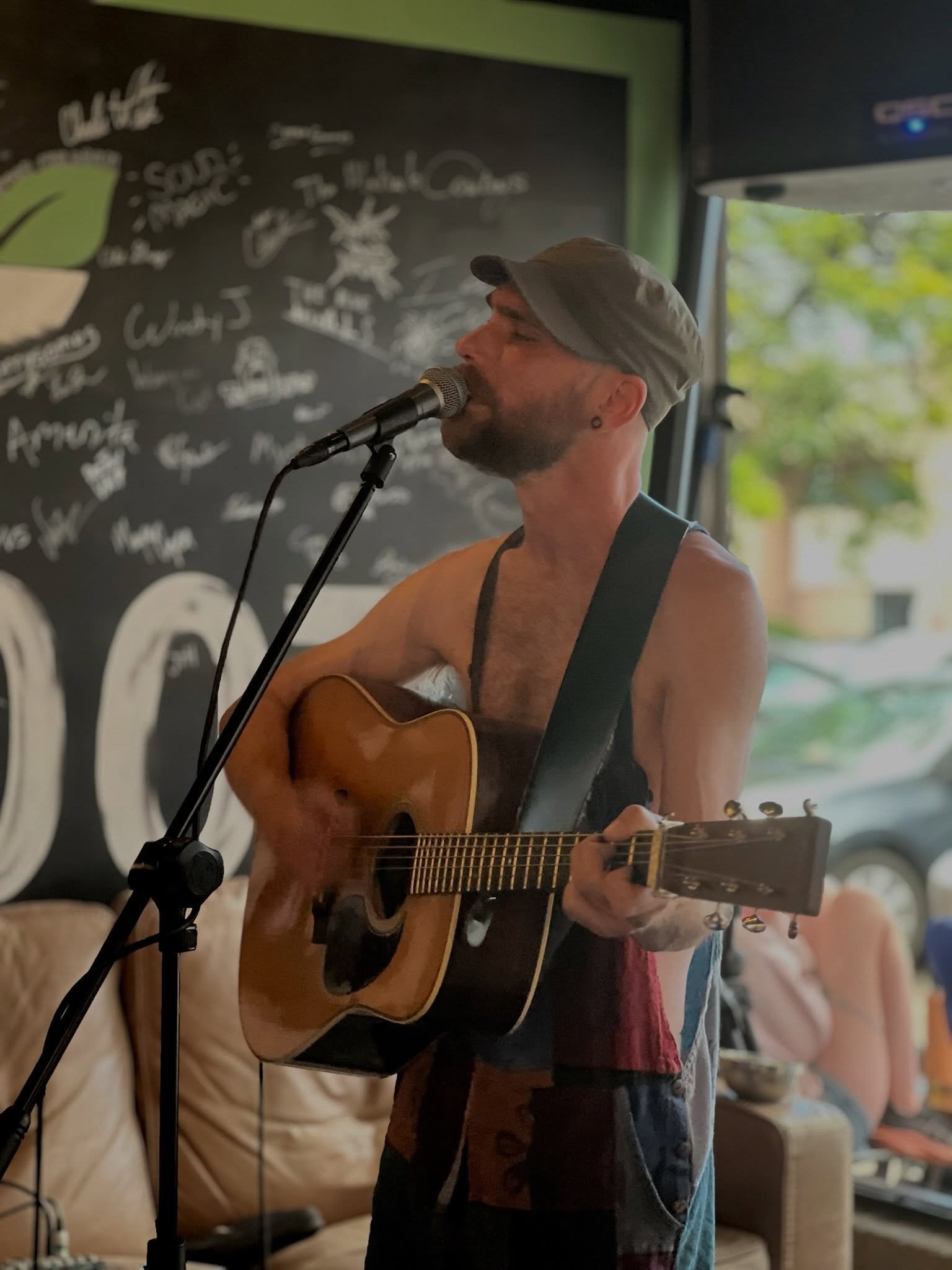 thank you @charliewhitemusic for joining us this First Friday and sharing your music with us! 

#nobofirstfriday #bouldermusic #boulderartist #boulderart