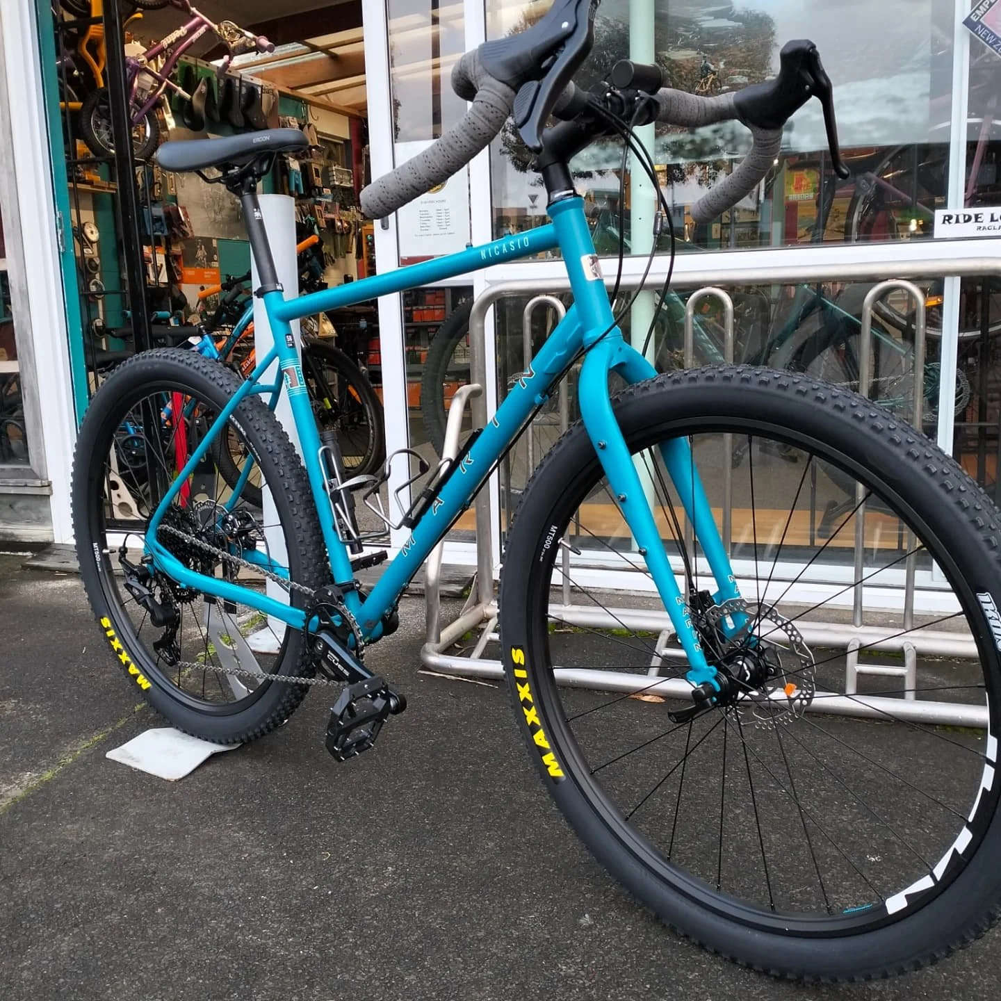 A pimped up Marin NICASIO+, all ready for off road bikepacking adventures.
Upgraded wheelset, Ritchey Corralitos bar with grippy Spank bar tape and a classy comfy Ergon seat.
And , drumroll ....price tag under $1900.
#marinbikes_aotearoa 
#gravelcycl