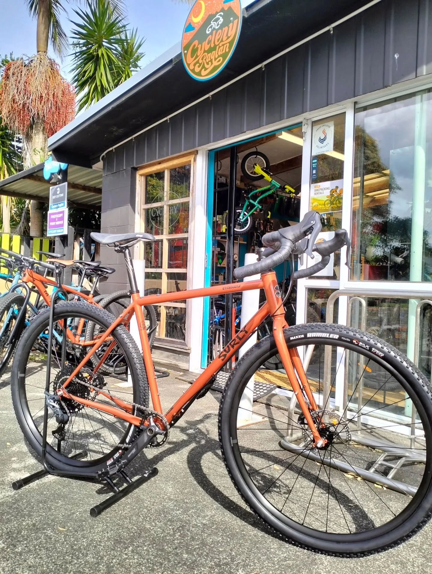 It has been a while since we had a new Surly in the house.
Introducing the new Straggler.
Room for 700x50 tyres.
Simplicity with a modern twist.
You can never go wrong.
#surlybikes