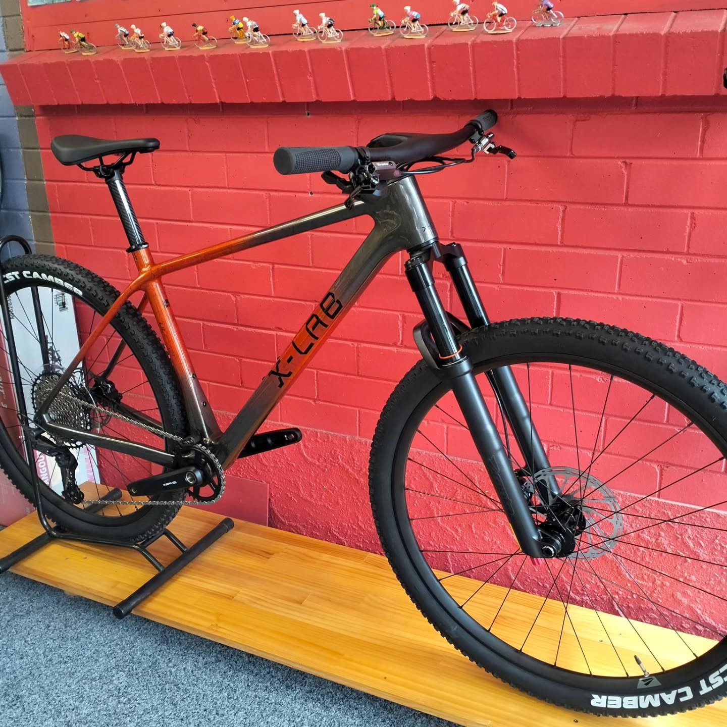 Bit of an exclusive.
X-LAB MT5 with carbon frame.
Not too many around right now.
And very reasonably priced.
$2500.