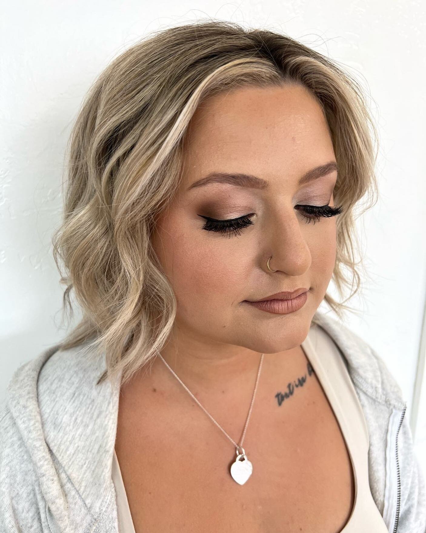 Kinda obsessed with this soft glam look by @angiemendozattp 😍

Master the ultimate soft glam techniques next month, May 21st, in Angie&rsquo;s Bridal 101 Class!