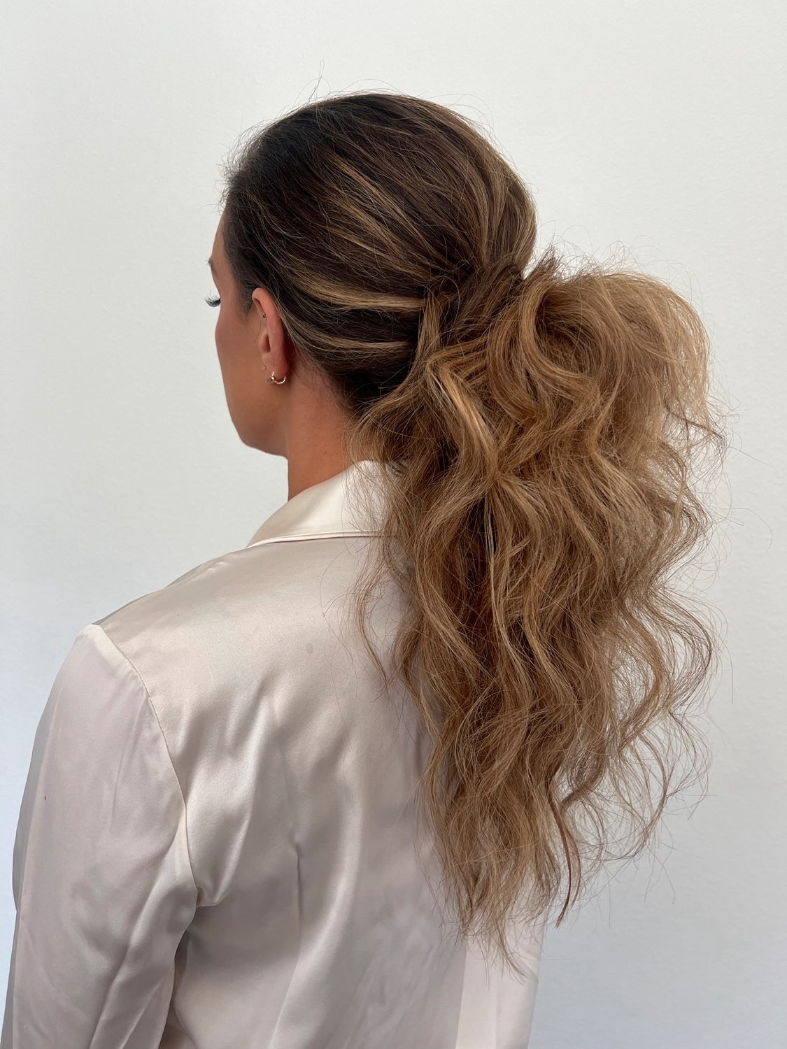 Swipe to see why @graciebridgesttp is the Ponytail QUEEN 👱🏼&zwj;♀️ 

Have you signed up for the Perfecting Your Ponytails class yet? The last day to secure your spot is this Sunday! 

We hope you come make yourself proud 🖤

#teasetopleasehairandma