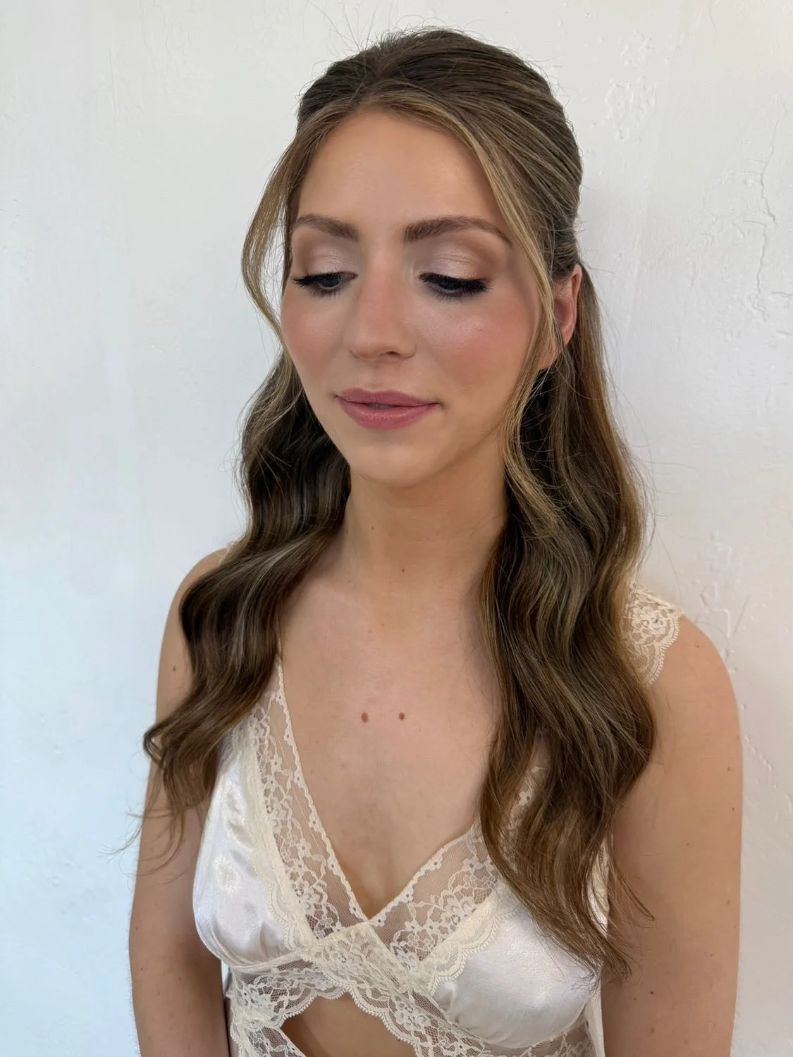 That signature bridal look 🤍
⠀⠀⠀⠀⠀⠀⠀⠀⠀
Ready to create a timeless bridal hair &amp; makeup look that&rsquo;s signature to you? Bridal Basics is the perfect class for this, don&rsquo;t forget to reserve your spot ✨
⠀⠀⠀⠀⠀⠀⠀⠀⠀
Bridal Business Class. Ha