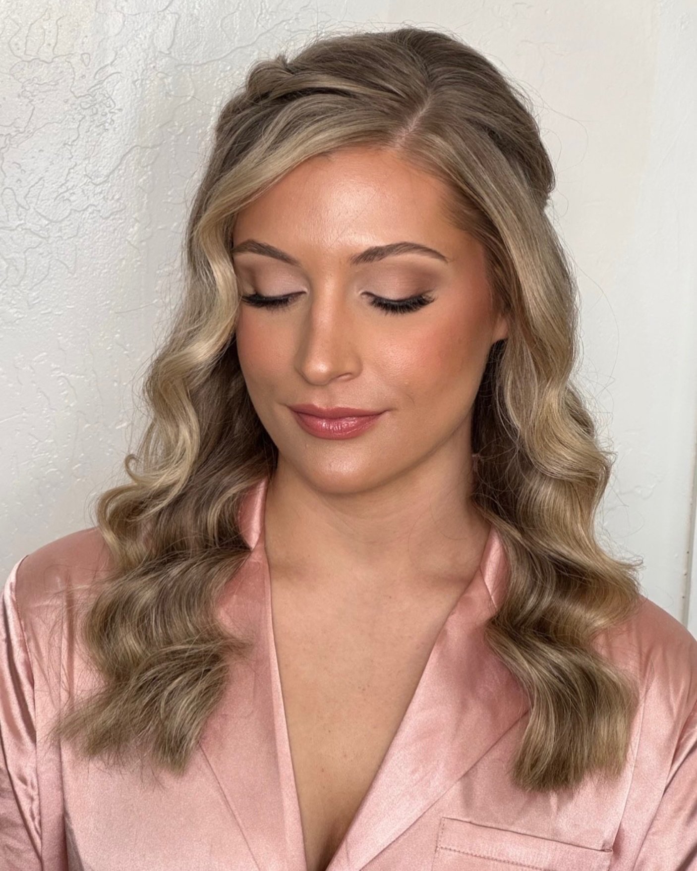 Officially dreaming of this perfect mix of natural + soft glam until further notice 😍 @victoriagarzattp

Dallas Hair and Makeup Artist. Dallas Makeup Artist. Bridal Makeup. Soft Glam #teasetopleasehairandmakeup