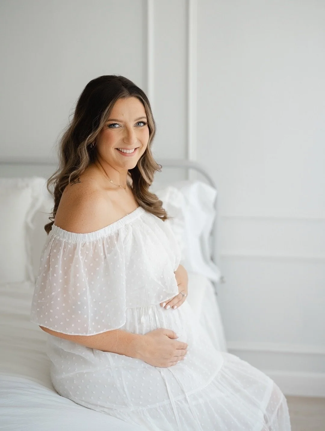 I&rsquo;m convinced there&rsquo;s actually nothing sweeter than maternity shoots 🤍 @catieannphoto
⠀⠀⠀⠀⠀⠀⠀⠀⠀
maternity hair. maternity makeup. newborn photos. maternity photos. dallas maternity