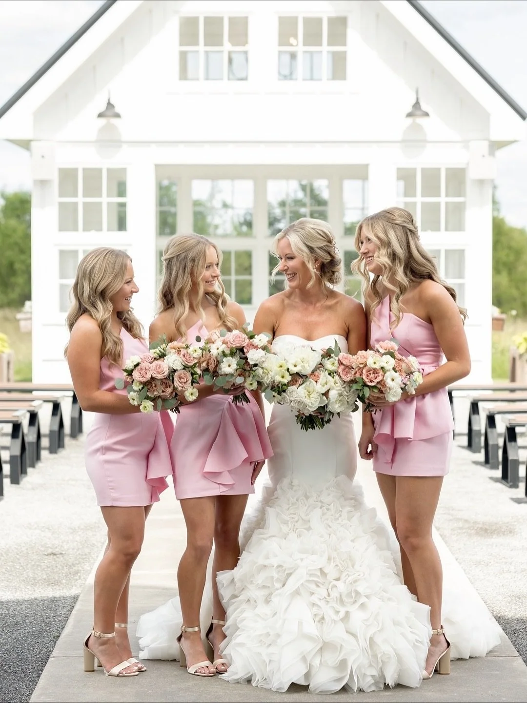 the sweetest day with the cutest dresses for brandy + jason 🩷
⠀⠀⠀⠀⠀⠀⠀⠀⠀
@bushelpeckphoto
@davisandgreyfarms