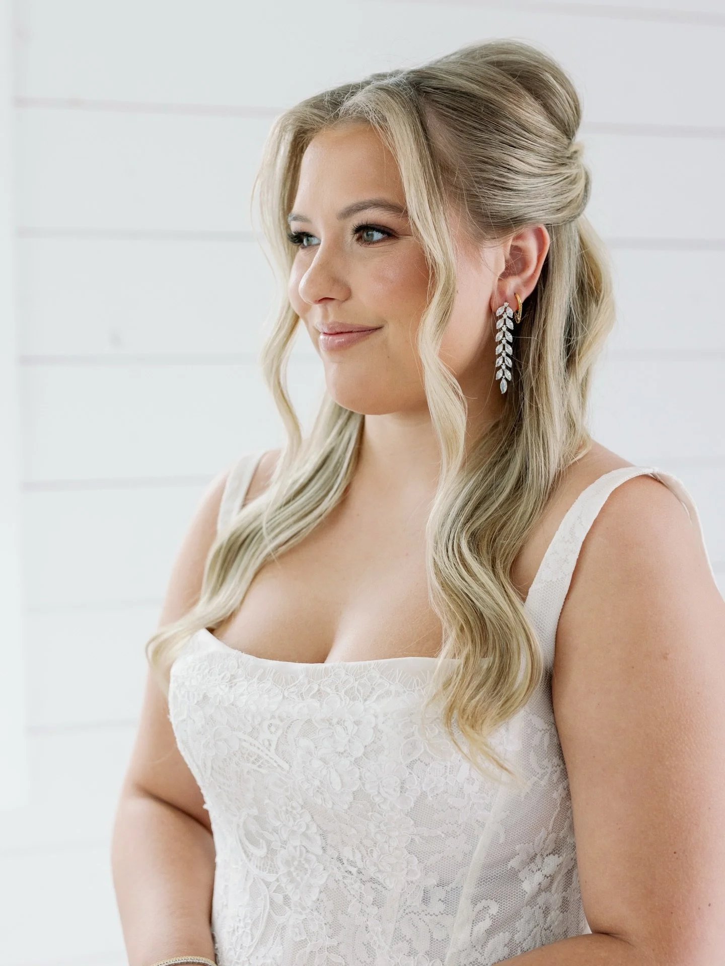 a dream styled shoot with a dream vendor team ☁️💐
@tylercoxttp ⠀⠀⠀⠀⠀⠀⠀⠀⠀
⠀⠀⠀⠀⠀⠀⠀⠀⠀
Entry Bar + Back Porch
Planning + Design | @mothersanddaughtersdesignhouse
Venue |&nbsp;@thenestatruthfarms
Photo | @kortney.boyett
Content Creator | @thesocialbri
Vi