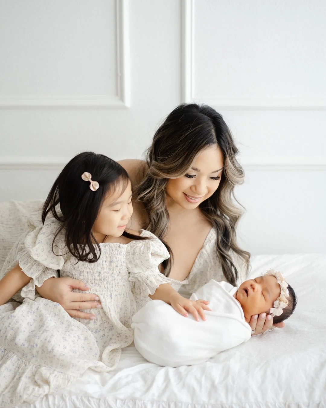 because moms deserve glam in their milestone moments 🤍

@catieannphoto
newborn photos.
maternity hair and makeup
#teasetopleasehairandmakeup
#dallashairstylist
#dallasmakeupartist