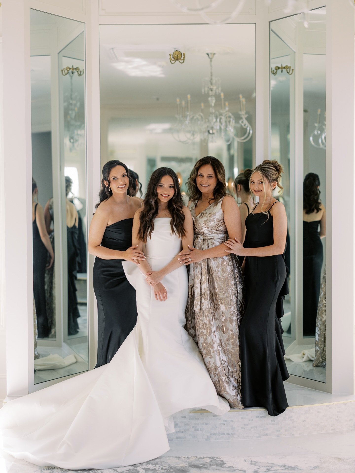 The perfect hair prep for styles that actually last all night long ✨ send this your bridal party!

Prepping your hair the right way makes all the difference in how your style holds + photographs 🤍

&bull; Wash and/or blow dry your hair with product 