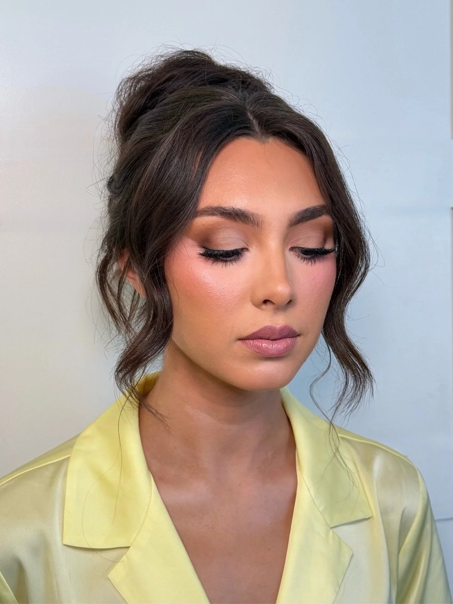 Our Makeup of the Month is the perfect balance of soft yet snatched ✨

A smokey neutral matte eye with cream liner in the waterline, fluffy cat-eye lashes, diffused bronzer + pink blush, and a soft pink/mauve lip to tie it all together!

Products use