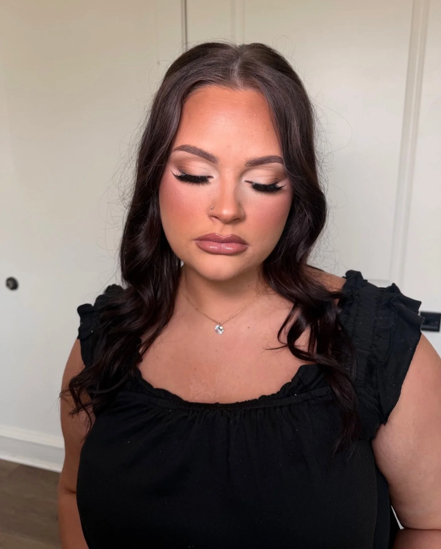 It&rsquo;s muggy in here 😍 @sarahmijaresttp always comes through with the most beautiful glam! 

for this look Sarah used 👇🏽
@hudabeauty Easy Bake Loose Setting Powder in &ldquo;Pound Cake&rdquo;
@toofaced Born This Way &ldquo;Neutral Nudes&rdquo;