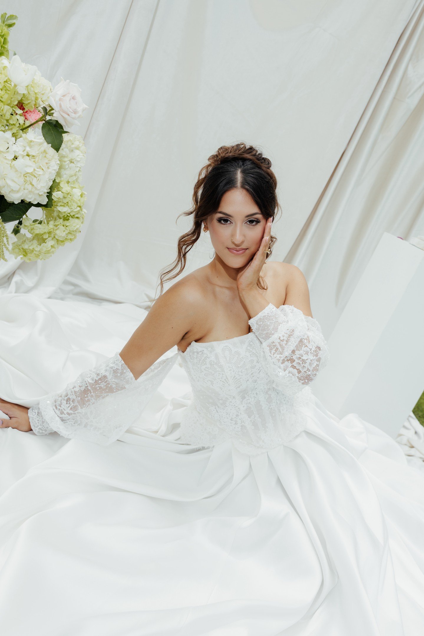 these three different hair &amp; makeup looks by @breannachwalattp + @taylorcolettp are actually e v e r y thing to me 🖤

venue | @springsvenuerockwall
photos | @keelygracephoto @jencruzphoto
florals | @b.blumenflowerfarm
dress | @vivienneatelier.da