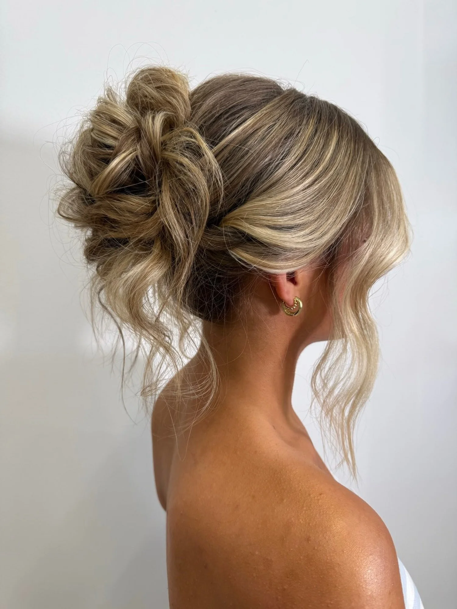 POV: you went to homecoming and booked us for hair ✨
@breannachwalattp 

Don&rsquo;t forget homecoming is during peak months! Dm us to check availability if you&rsquo;re still looking for hair &amp; makeup 🖤

@babylissprousa 1&rdquo; spring titanium