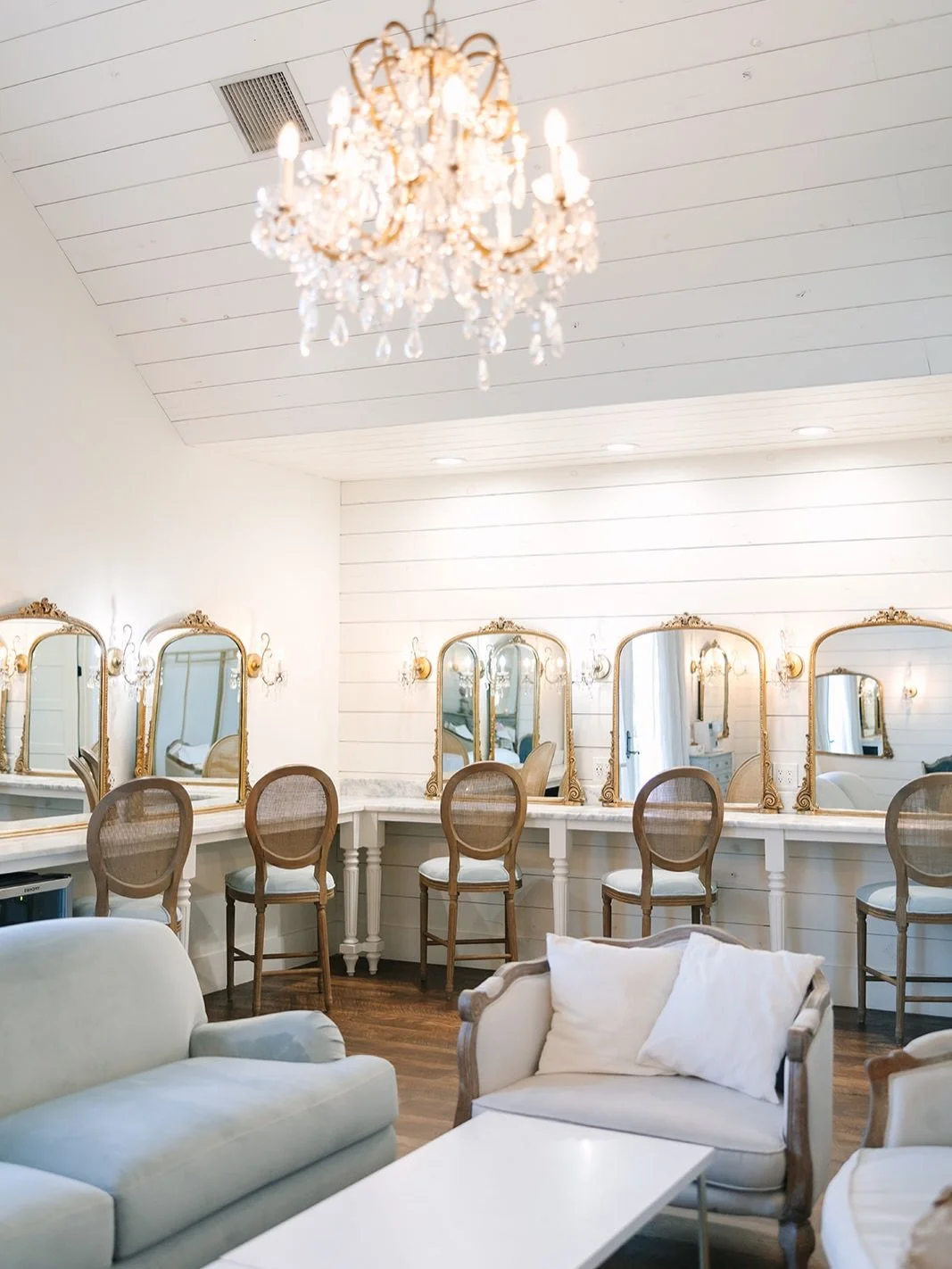london open housin&rsquo; at @thefrenchfarmhousevenue 🤠

What an honor it is to be part of these open houses, connecting with incredible vendors and chatting with so many beautiful couples! The French Farmhouse open house this month was nothing shor