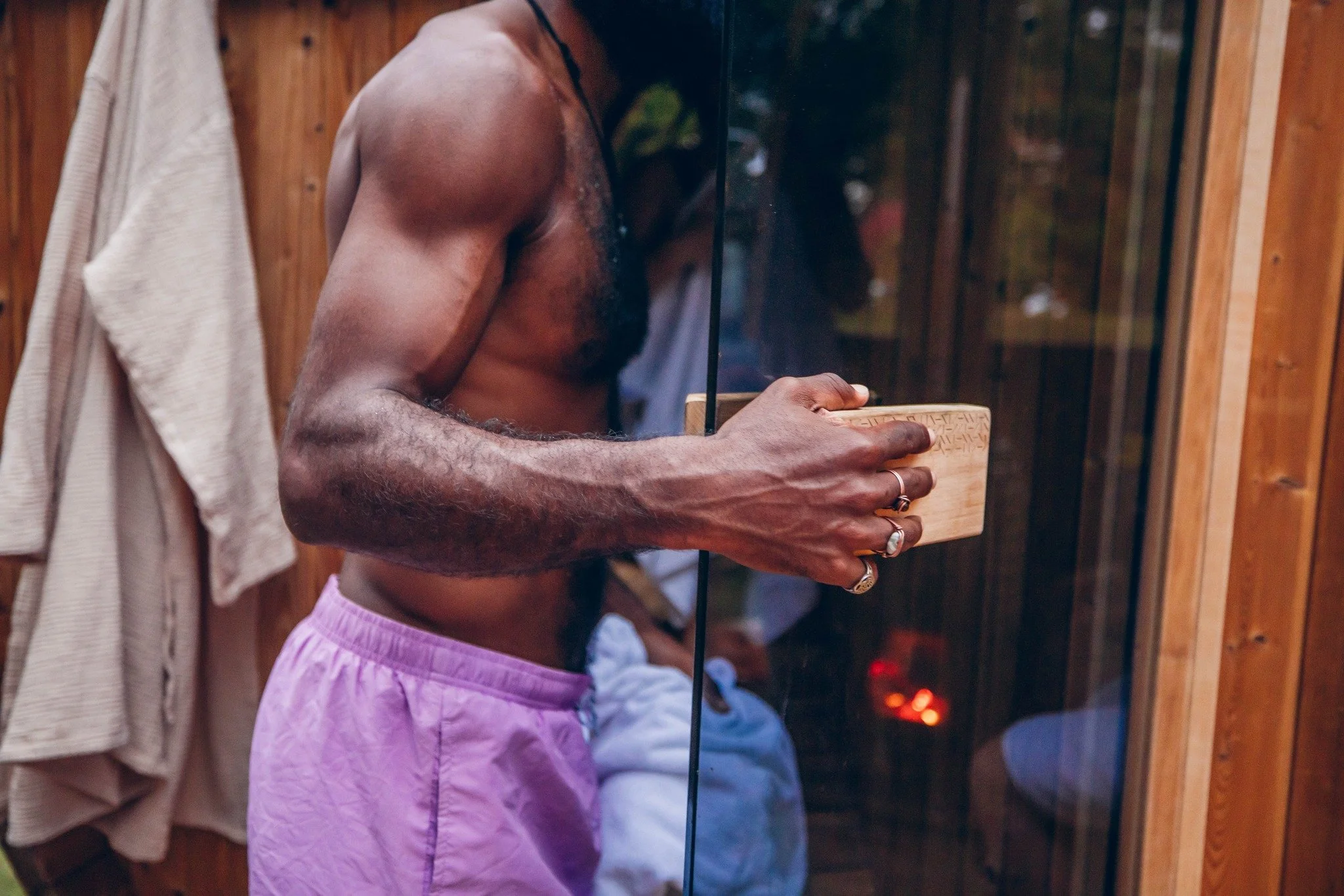 Sauna &amp; Muscle Recovery Explained 

Heat therapy helps relax muscles by increasing blood flow and reducing stiffness. That&rsquo;s why many cyclists, hikers, and gym-goers in incorporate sauna use into their recovery routine.

A 15&ndash;20 minut