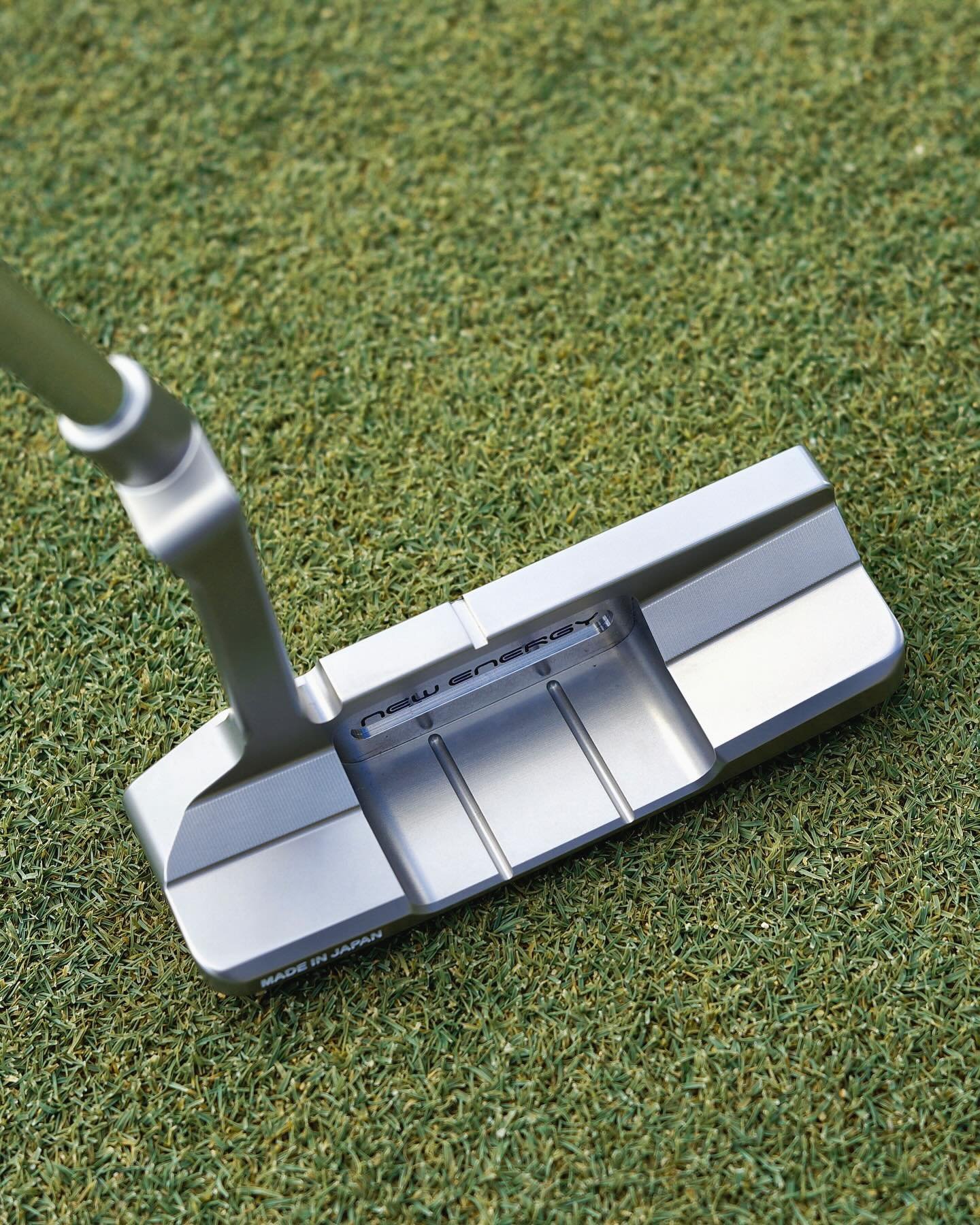 SUS303 RW Putter 
Our putters are designed with a wide blade with three alignment lines, one on the top blade and two in the cavity. We intentionally designed the sole on the flatter end with zero degree scoop angle so the putter sits nice and square