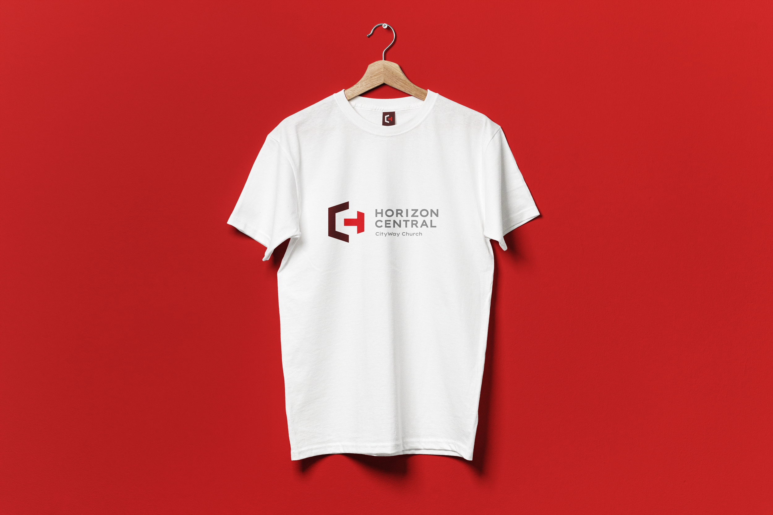 Hanging_T-Shirt_Mockup.png