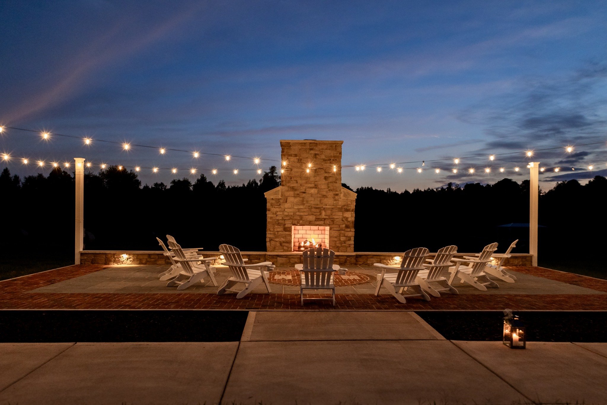 Reasons we love our outdoor patio space! 🔥 Inviting Fireplace: Gather around our charming outdoor fireplace, perfect for creating a warm, intimate atmosphere as the sun sets.
✨ Bistro Lights: Twinkling bistro lights cast a magical glow over the spac