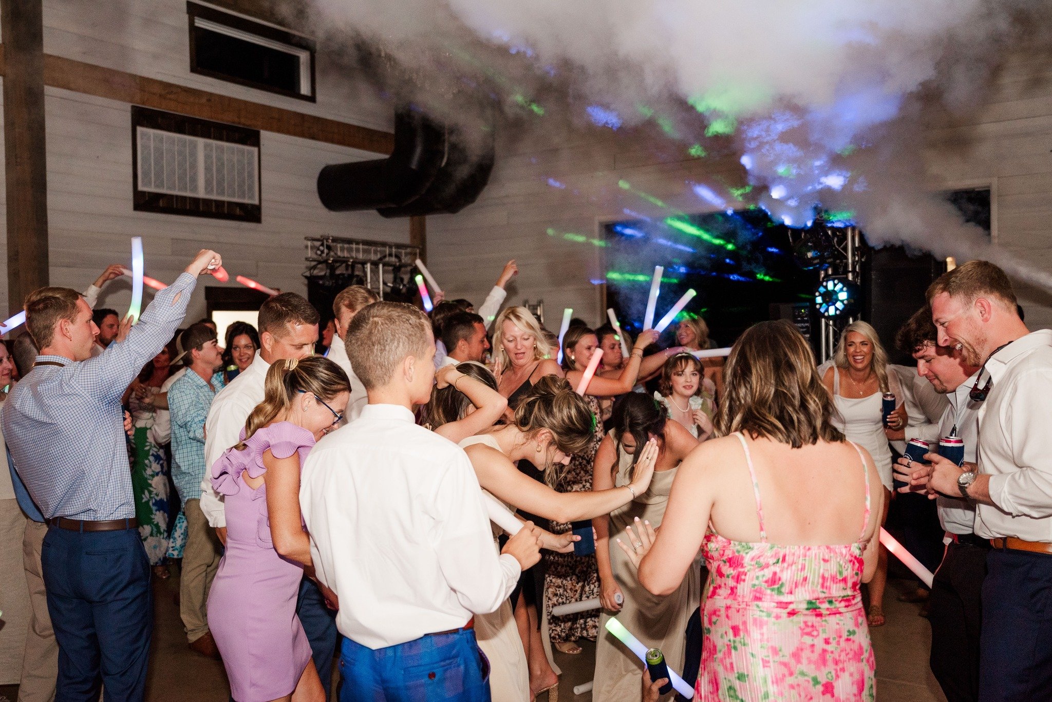 🎉✨Our venue is designed for spectacular receptions that you and your guests will remember forever. From the elegant ambiance to the exquisite details, every aspect of your celebration is crafted to perfection.  Enjoy lively entertainment in a settin
