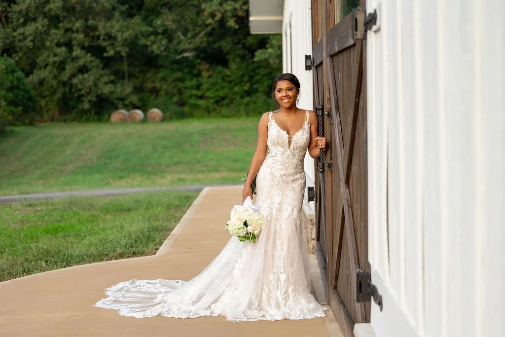 Looking for a wedding venue that is the perfect blend of elegance, timeless charm and refined rustic style for your special day? You have found it! 

Schedule your tour and start planning your dream wedding today at: https://www.whiteoakmanorvenue.co