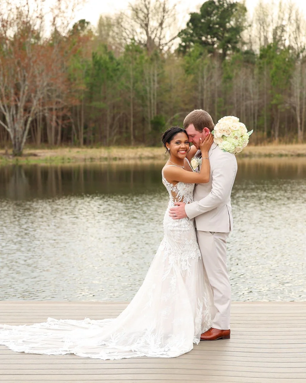 There&rsquo;s nothing sweeter than a quiet moment by the water at White Oak Manor. 

Book your tour today: https://www.whiteoakmanor.com/schedule-a-venue-tour

📸 Image credit: @ Studio SoCo By Brittney Vandiford Photography 
#WhiteOakManor #WeddingV