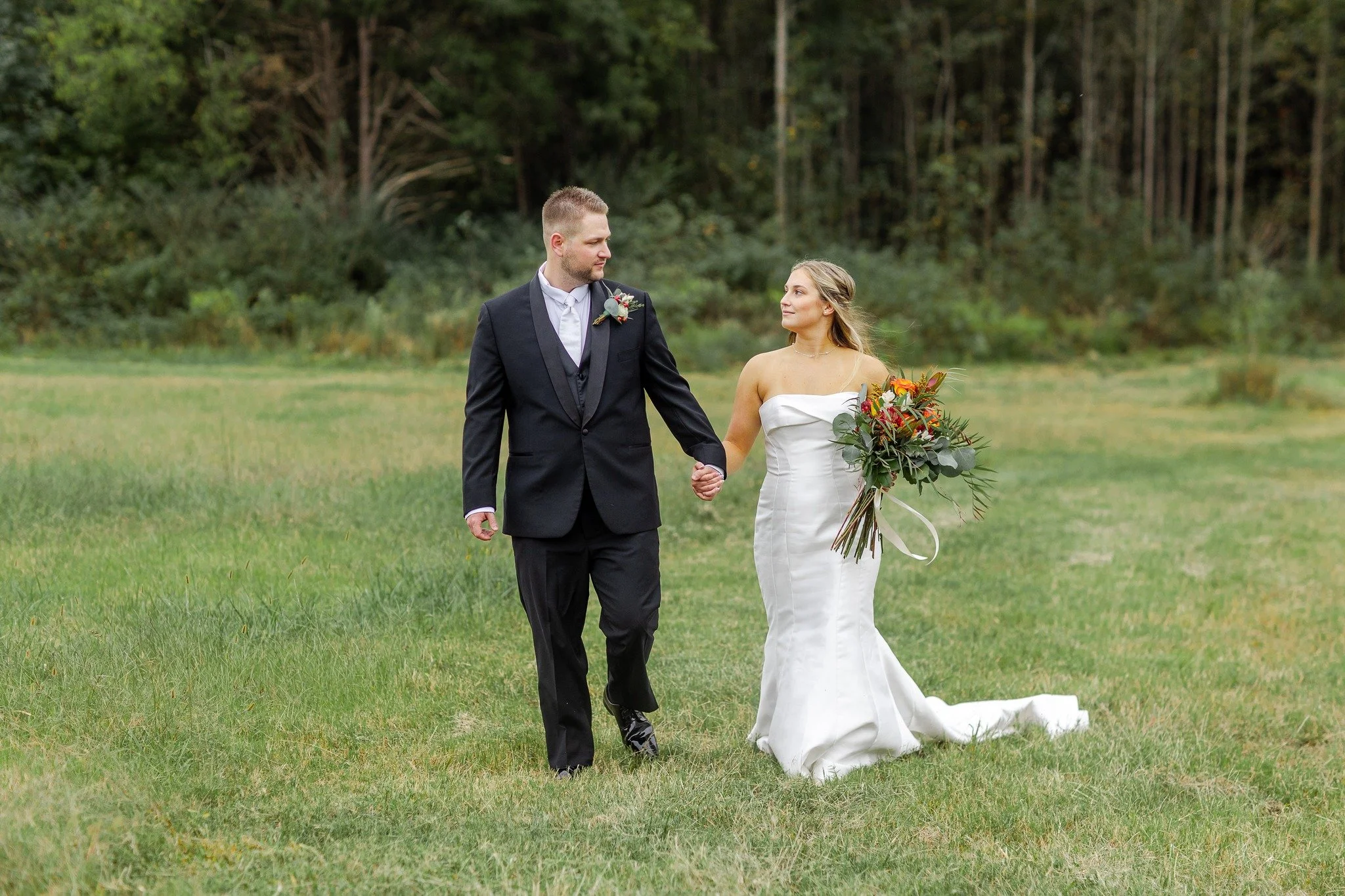 The picturesque grounds at White Oak Manor are full of peaceful scenery, and timeless natural beauty creating the perfect setting for romance, portraits, and unforgettable memories.

Come see the space for yourself! Book your tour today at https://ww