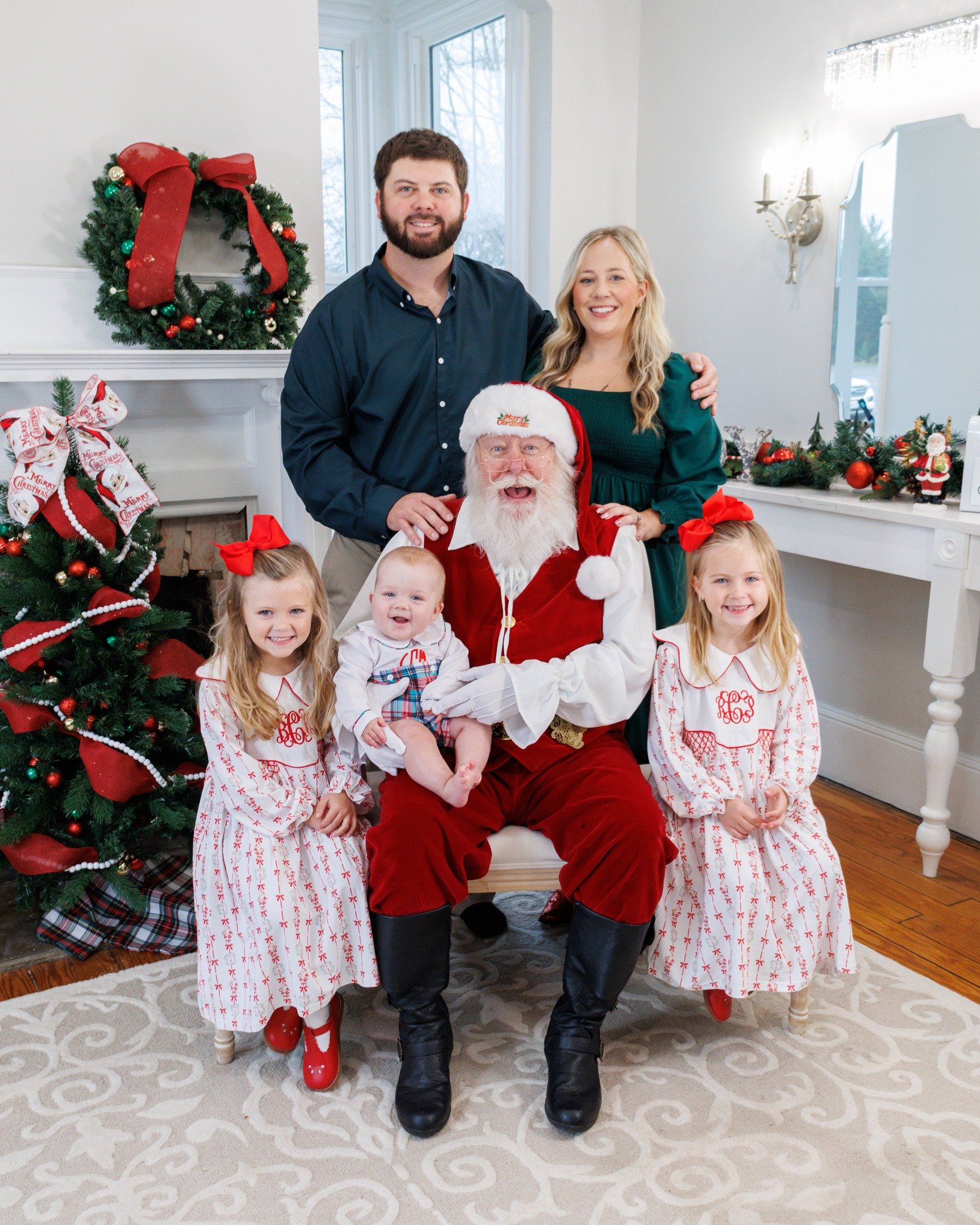 Merry Christmas from Alex &amp; Paige and the entire White Oak Manor family!

This season, we&rsquo;re feeling especially grateful for the couples who trusted us with their love stories, the families and friends who filled our grounds with laughter, 