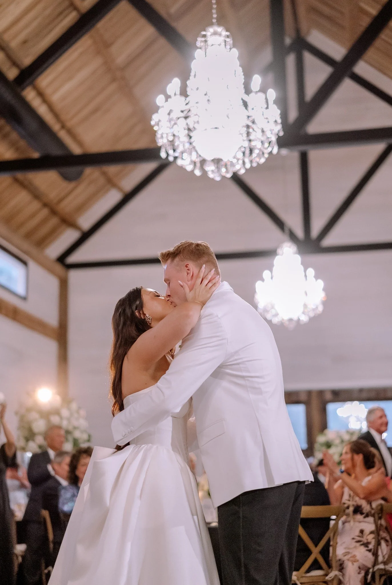 We love the magic of the first dance under our sparkling chandeliers! 

Come see all the magic of White Oak Manor today by booking your tour at: https://www.whiteoakmanorvenue.com/schedule-a-venue-tour

📸 Captured beautifully by @amativecreative 

 