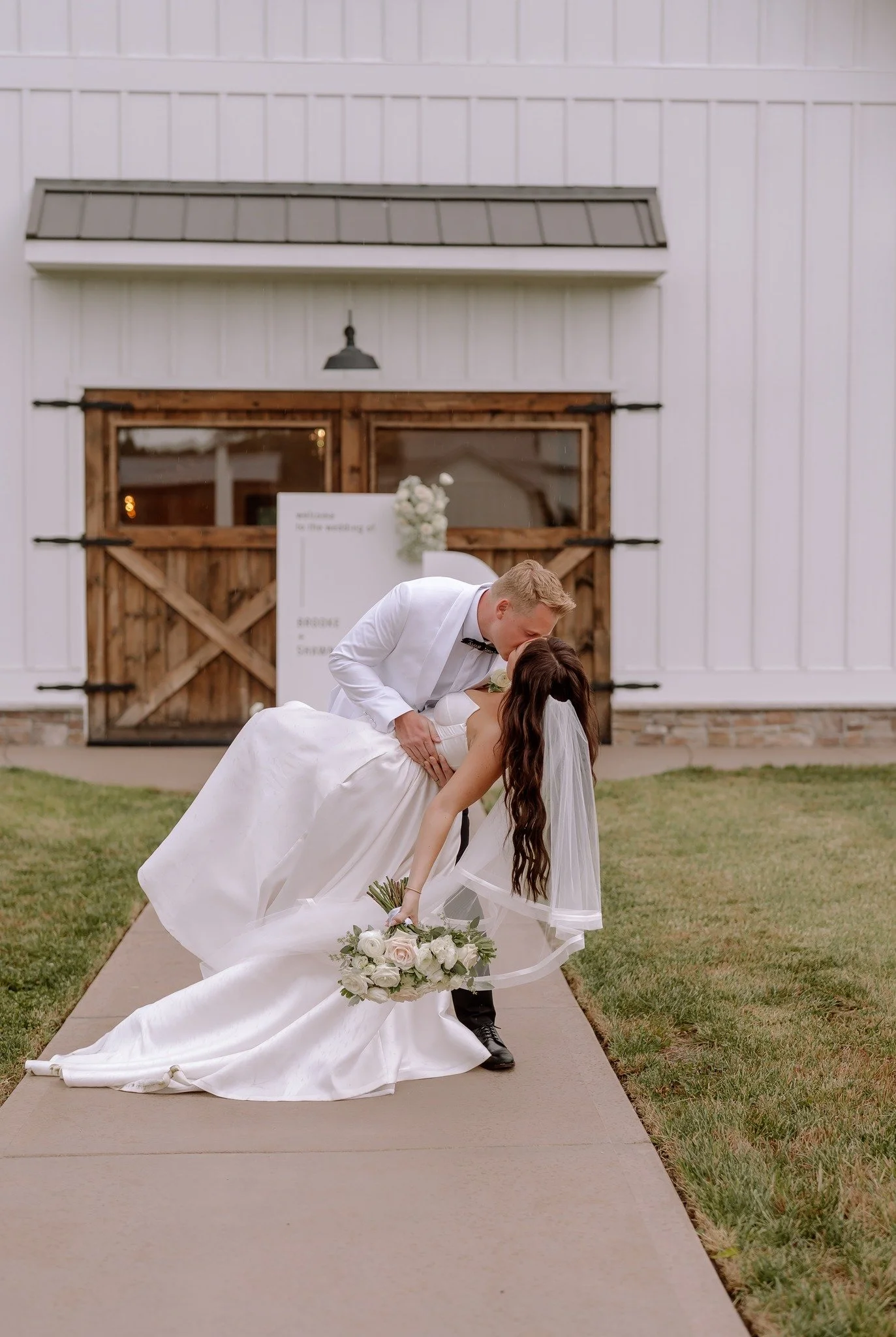 From first looks, beautiful ceremonies, fun receptions and epic dip kisses, love fills every corner of White Oak Manor. 

This Valentine&rsquo;s Day, we&rsquo;re celebrating all the sweet moments, happy tears, and unforgettable &ldquo;yes&rdquo; mome