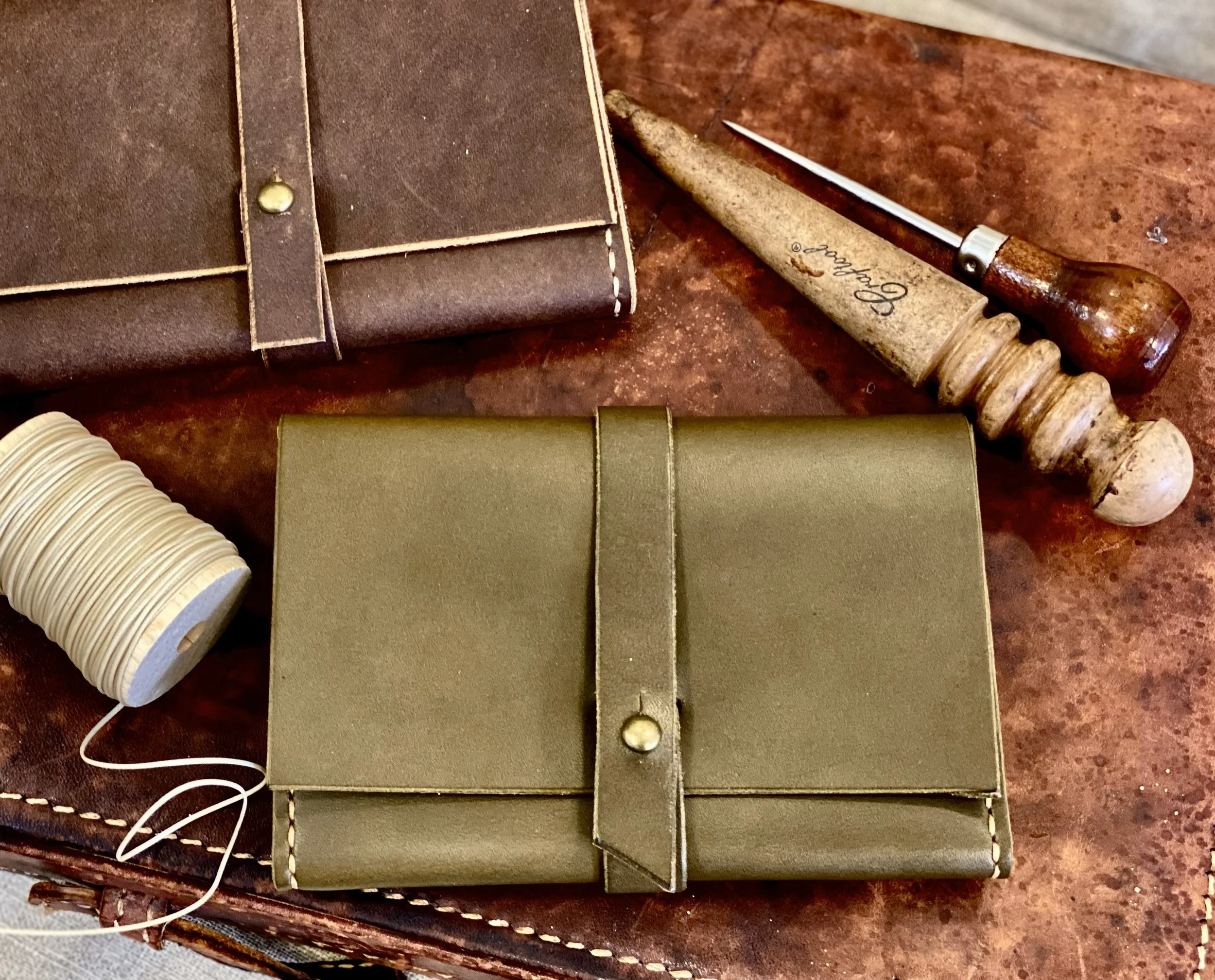 Leather craft: wrap wallet with gusset