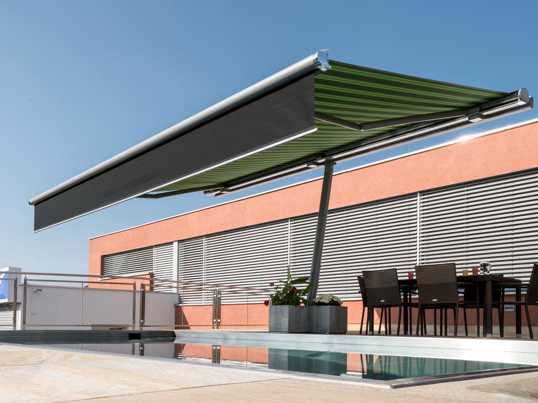 Awning+parasol+markilux+planet+with+green+striped+fabric+cover+and+black+shadeplus+by+a+pool..jpg